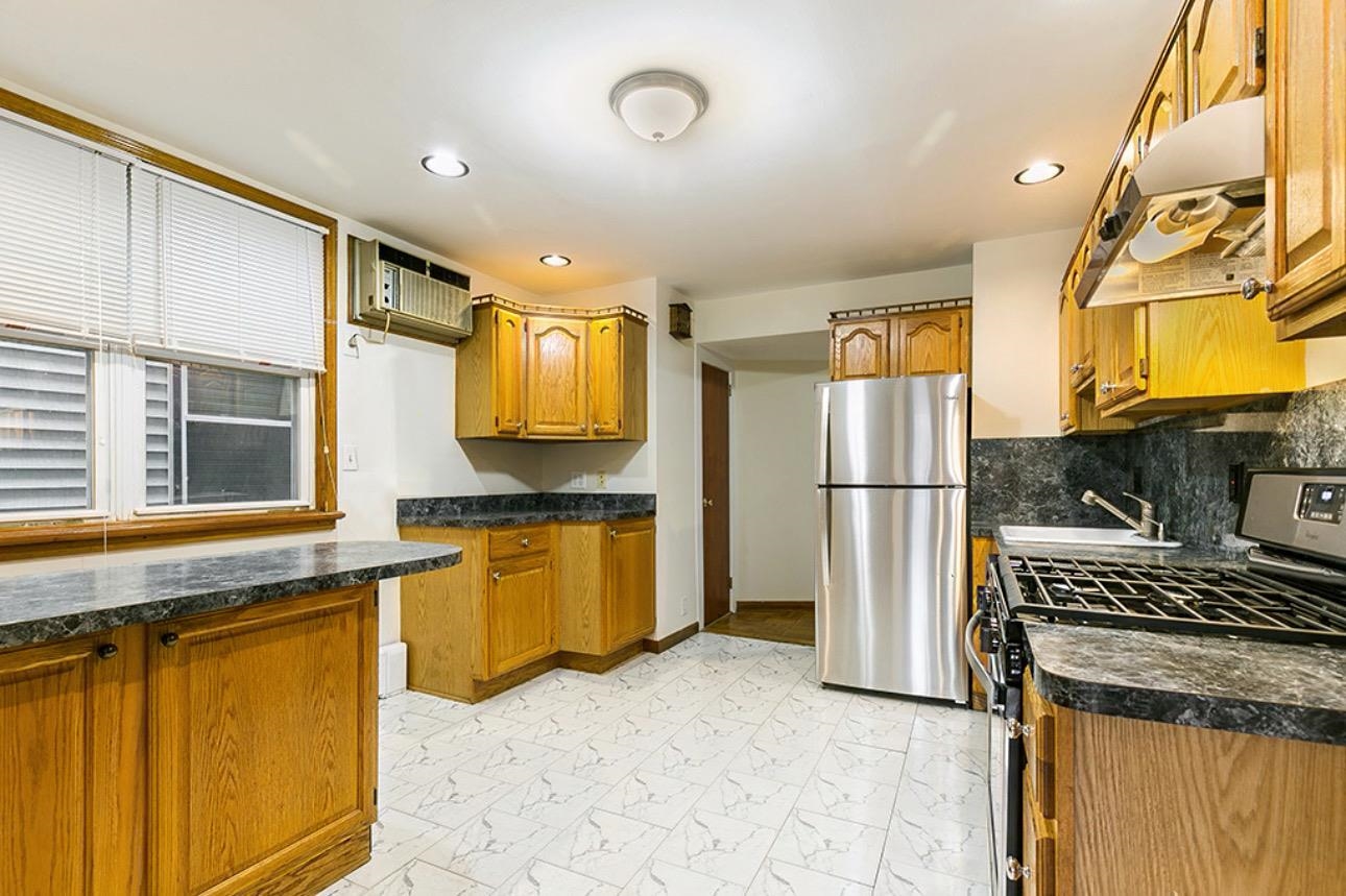 81 EAST 24TH ST