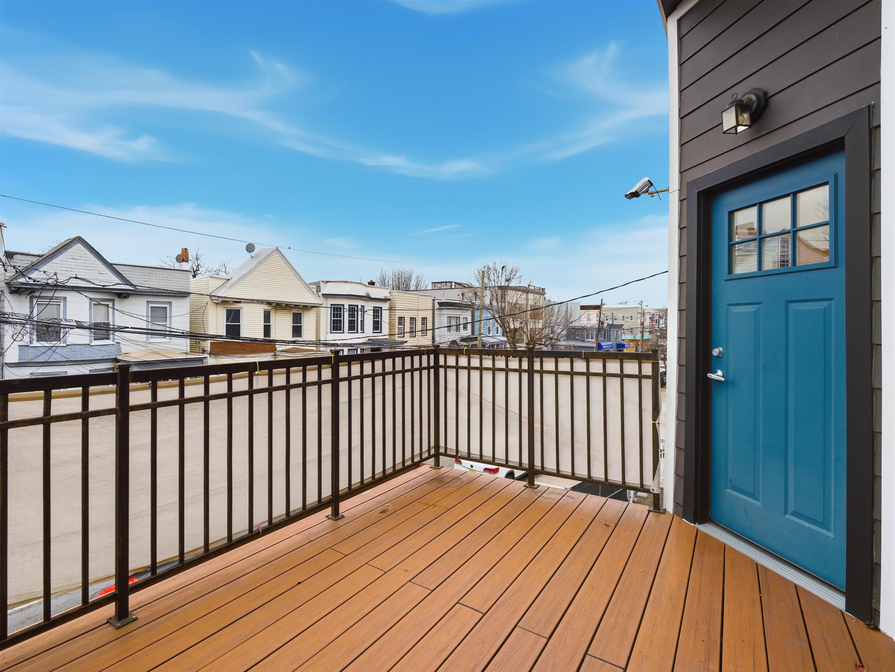 32 CHARLES ST Unit: 201