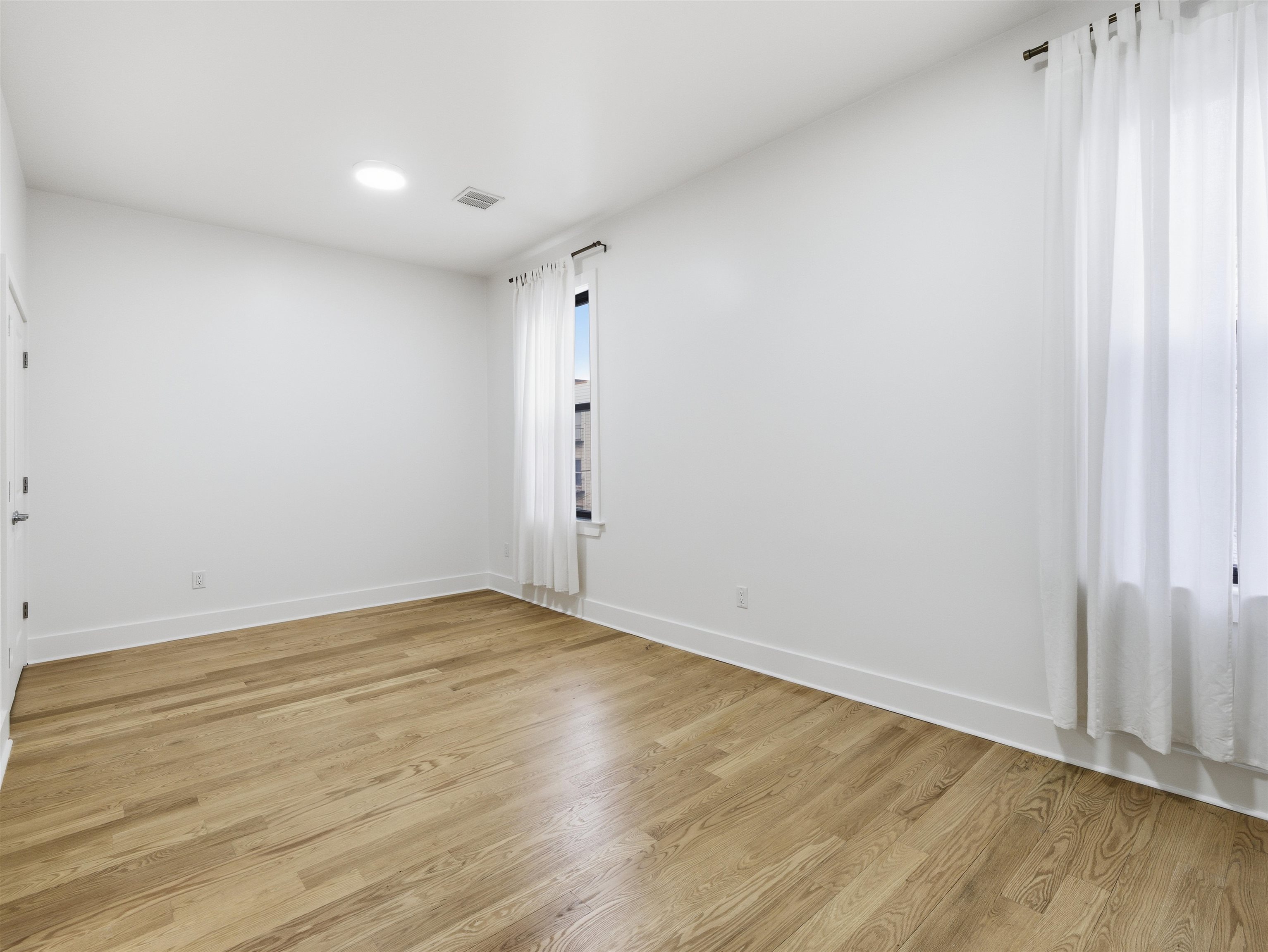 32 CHARLES ST Unit: 201