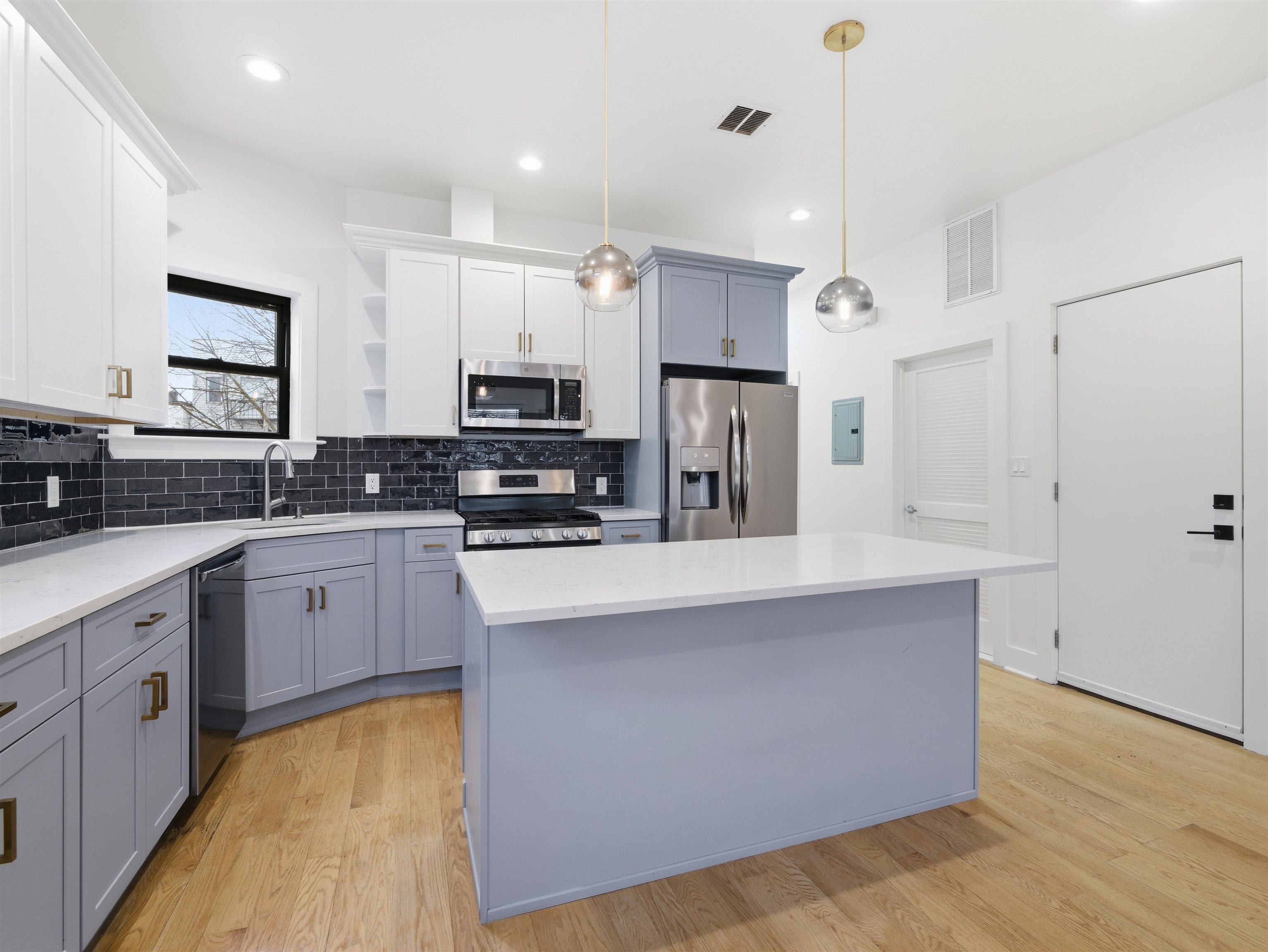 32 CHARLES ST Unit: 201