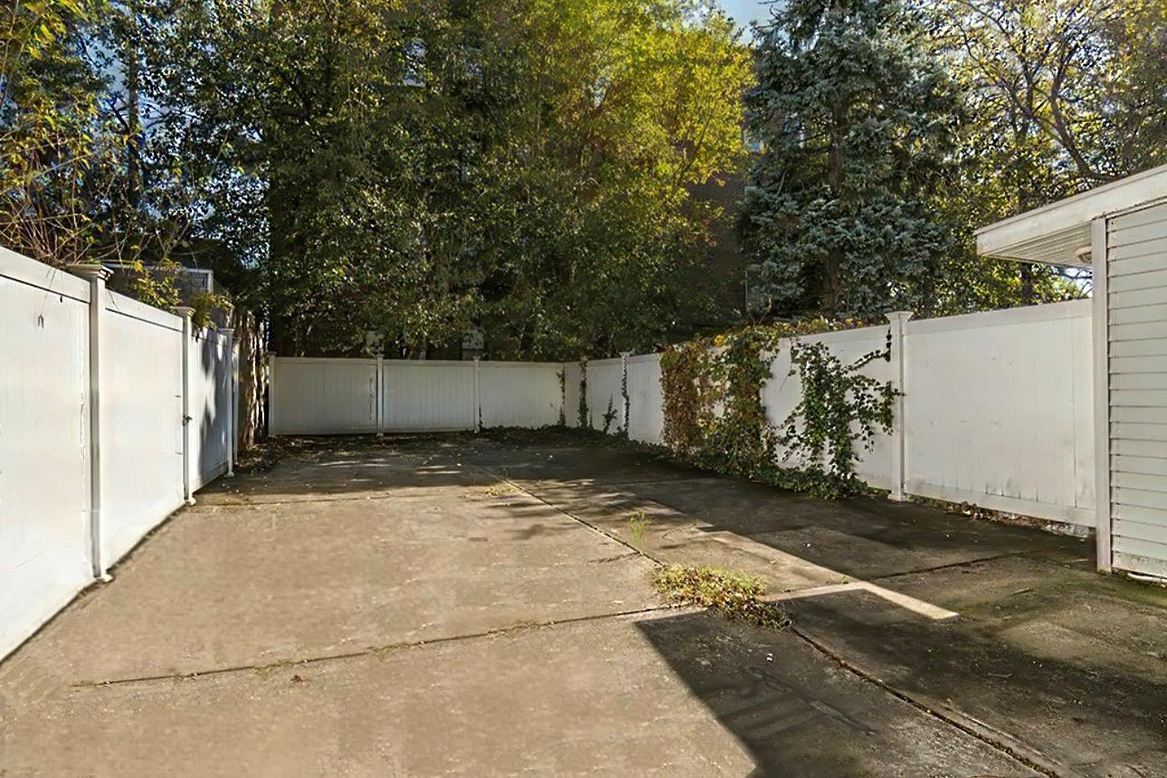 12 KELLY PARKWAY