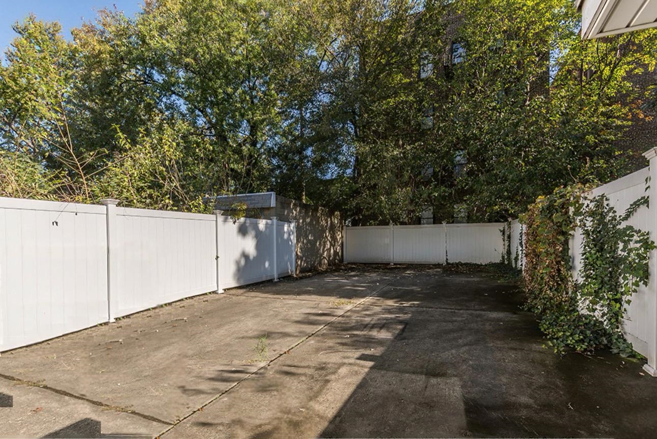 12 KELLY PARKWAY
