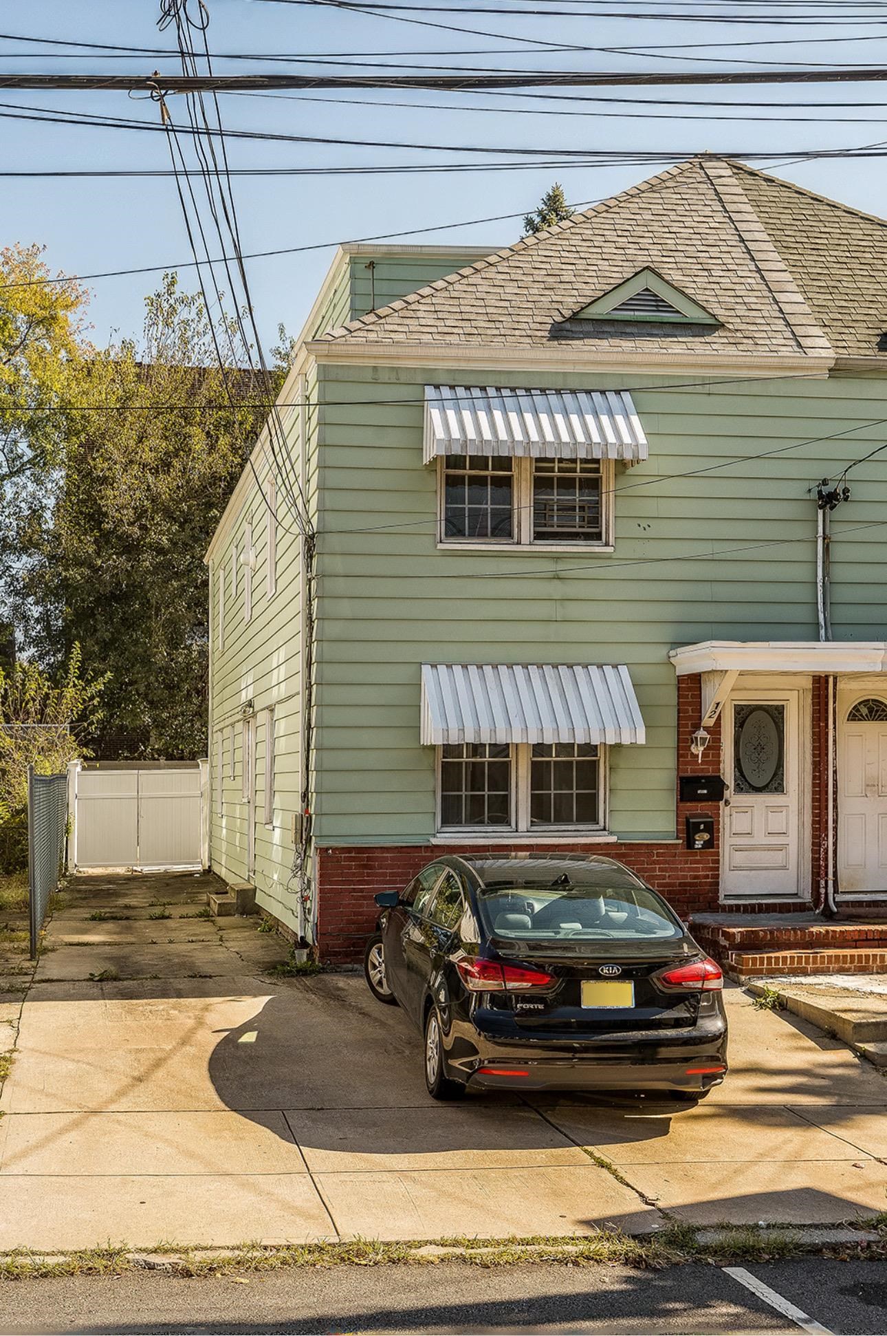 12 KELLY PARKWAY