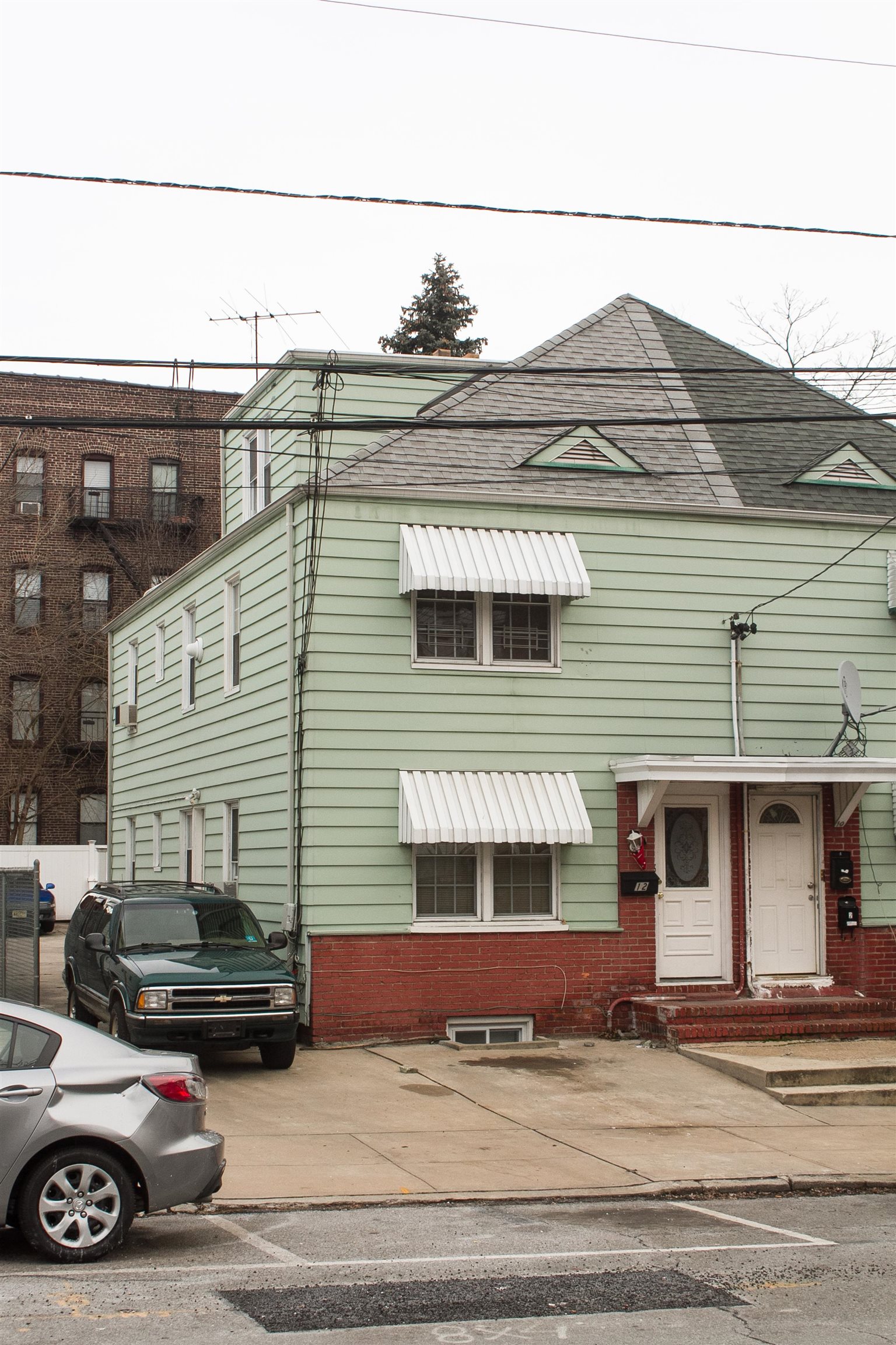 12 KELLY PARKWAY