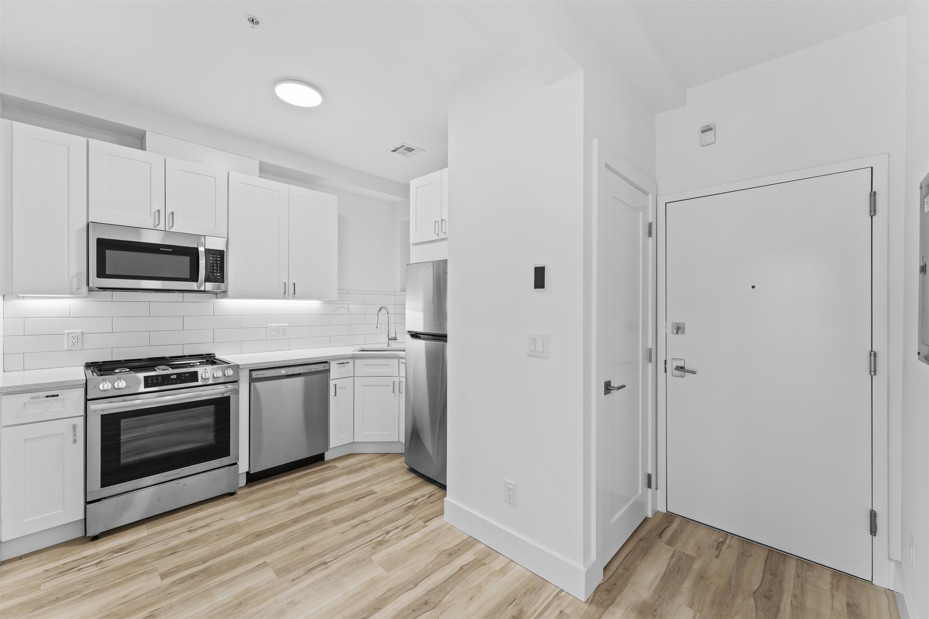 2505 CENTRAL AVE Unit: 3b