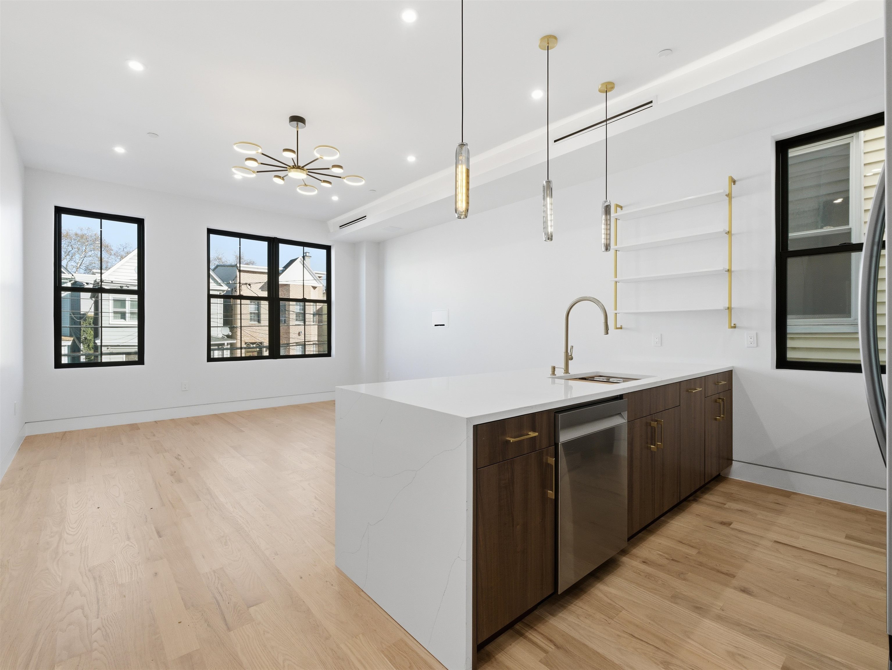 29 ARMSTRONG AVE Unit: 2L