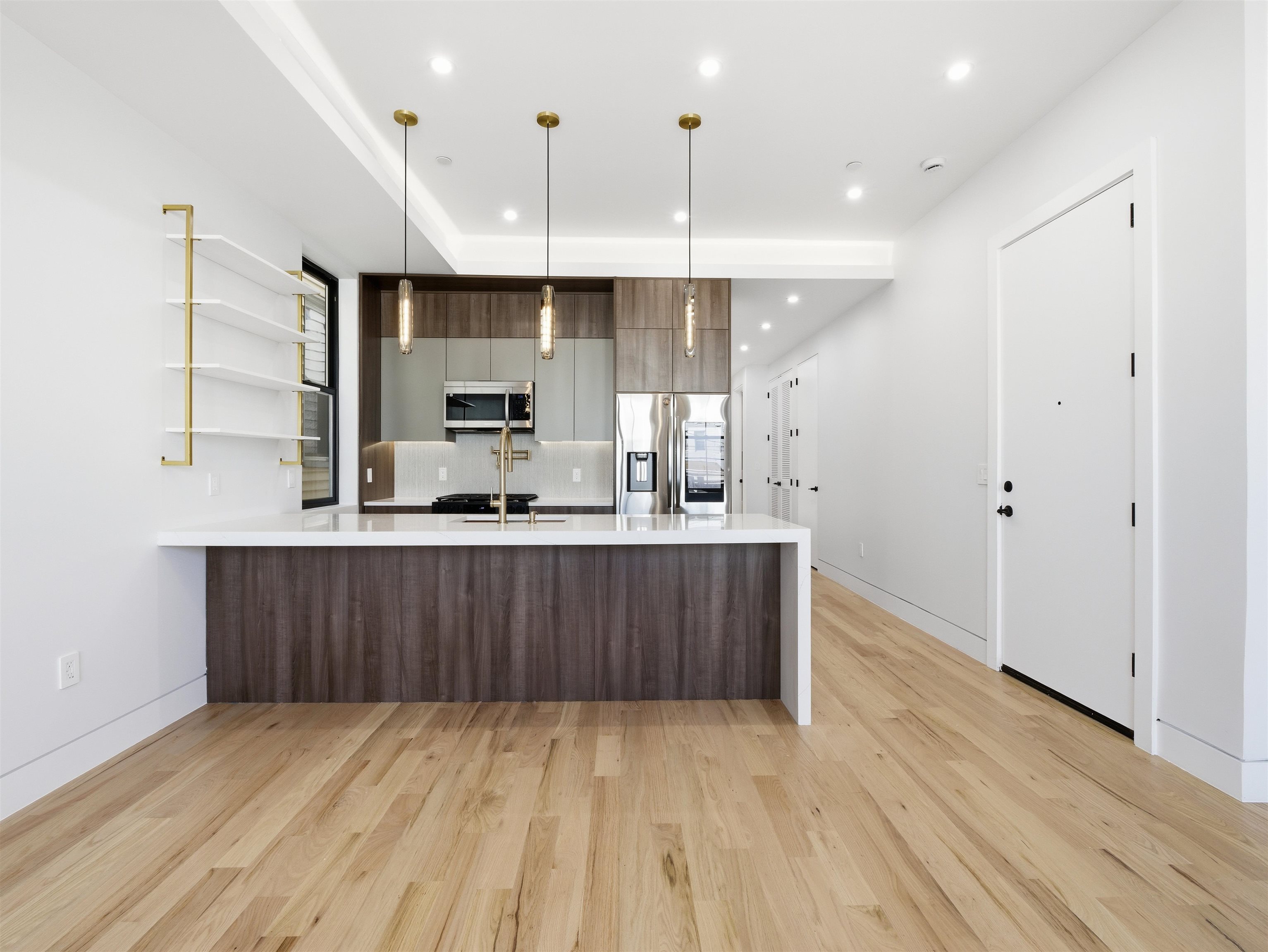 29 ARMSTRONG AVE Unit: 2L