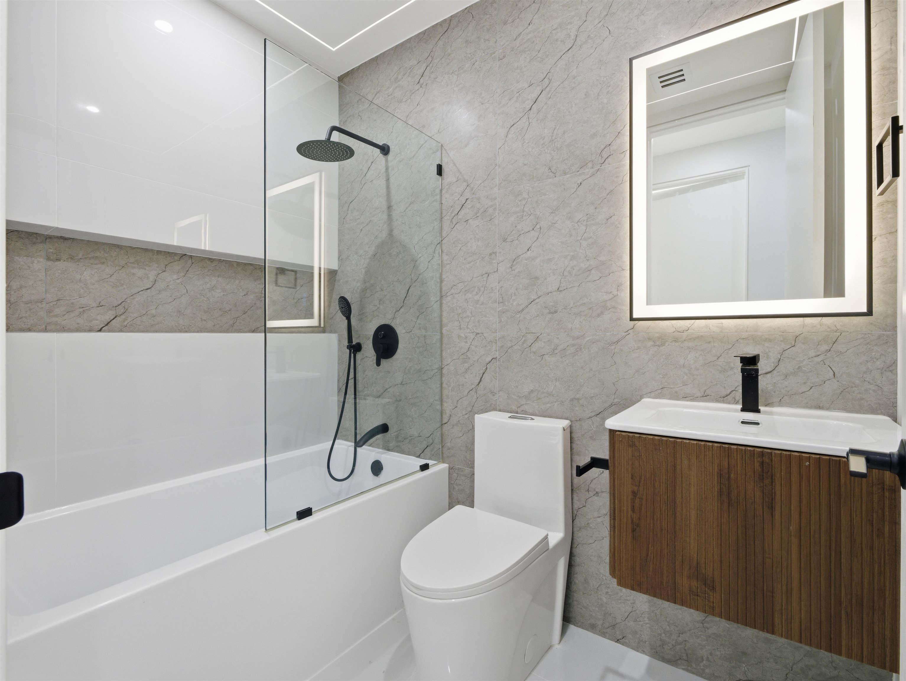 29 ARMSTRONG AVE Unit: 2L