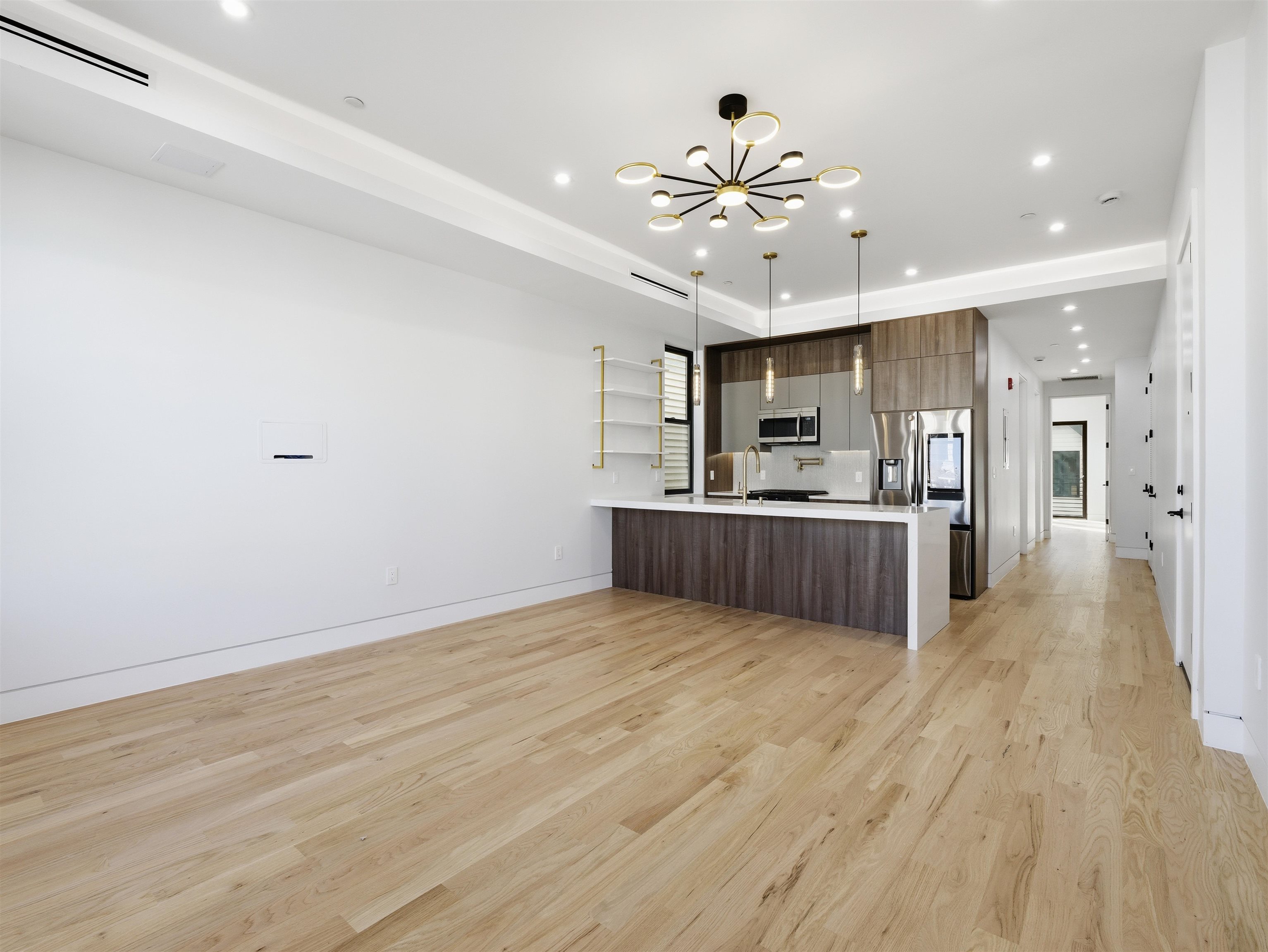 29 ARMSTRONG AVE Unit: 2L