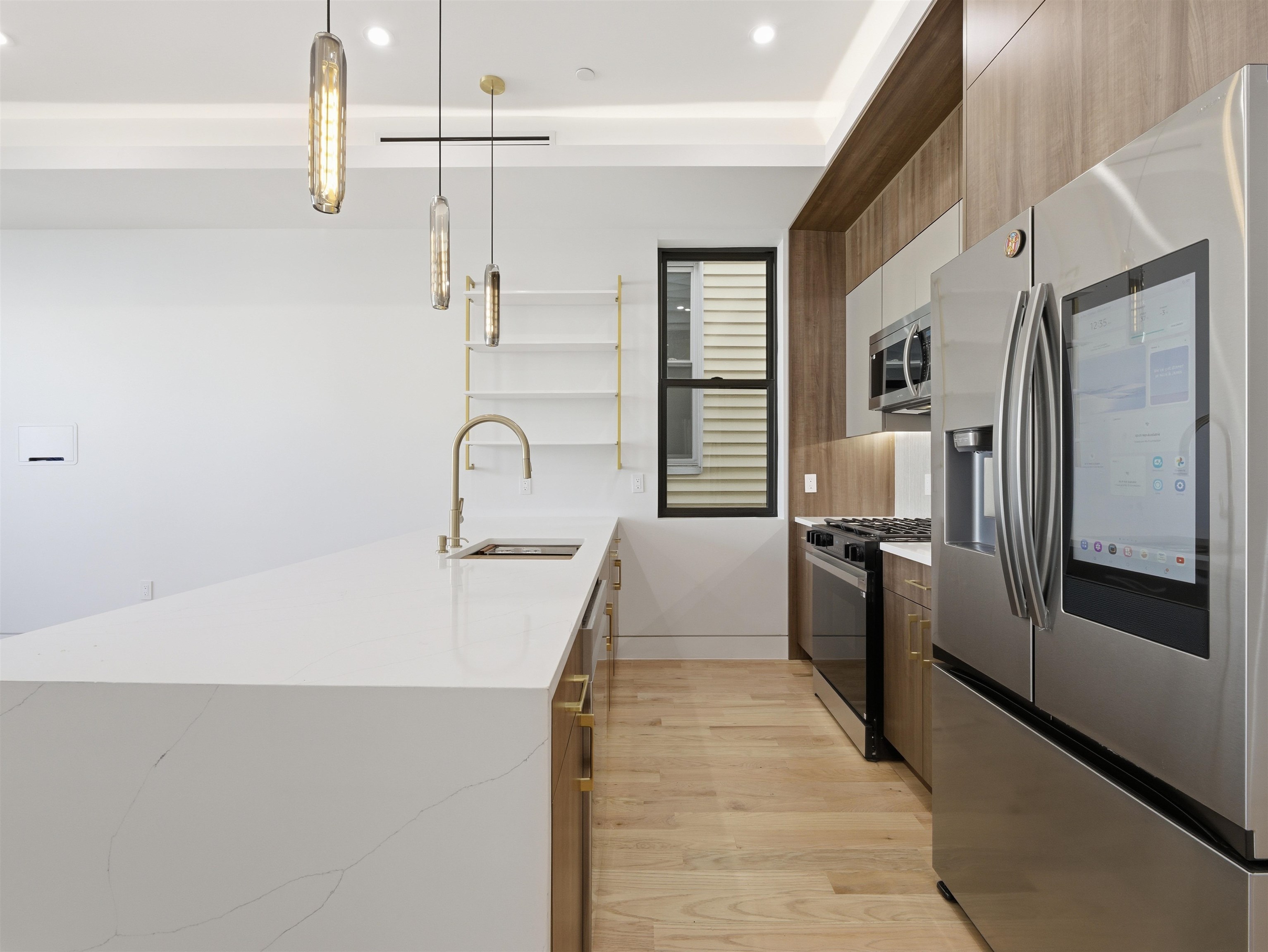 29 ARMSTRONG AVE Unit: 2L