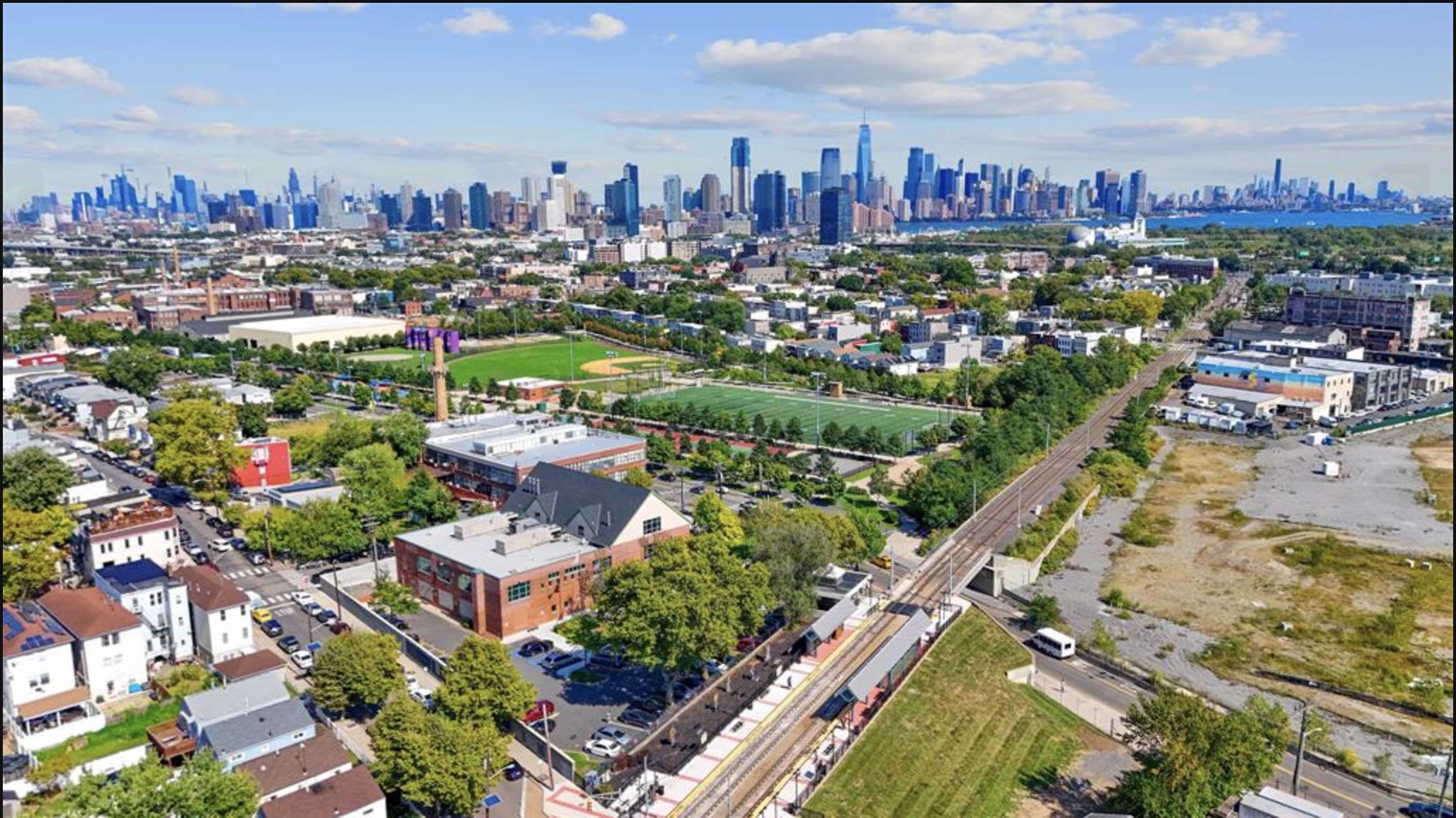 29 ARMSTRONG AVE Unit: 2L