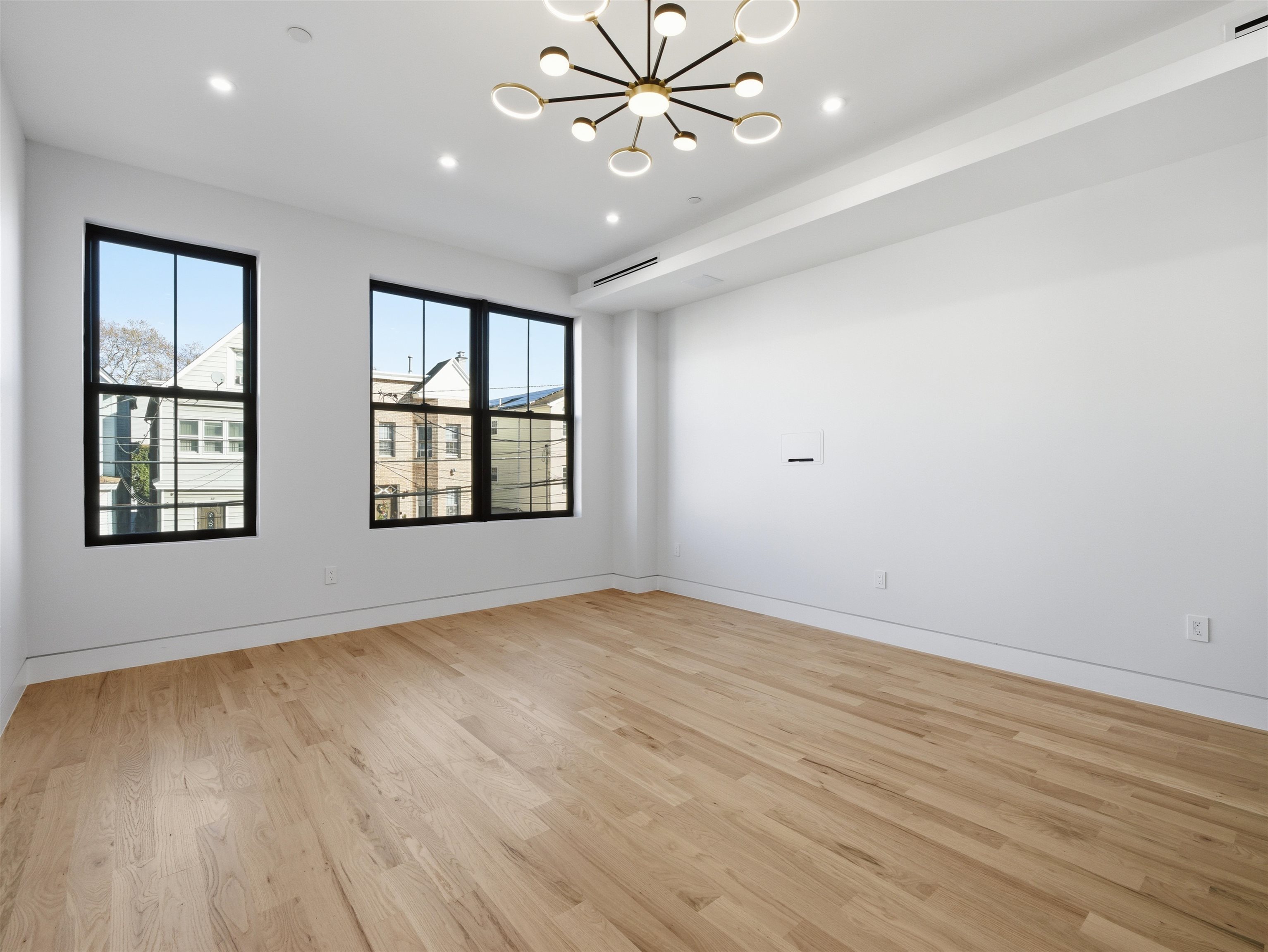 29 ARMSTRONG AVE Unit: 2L