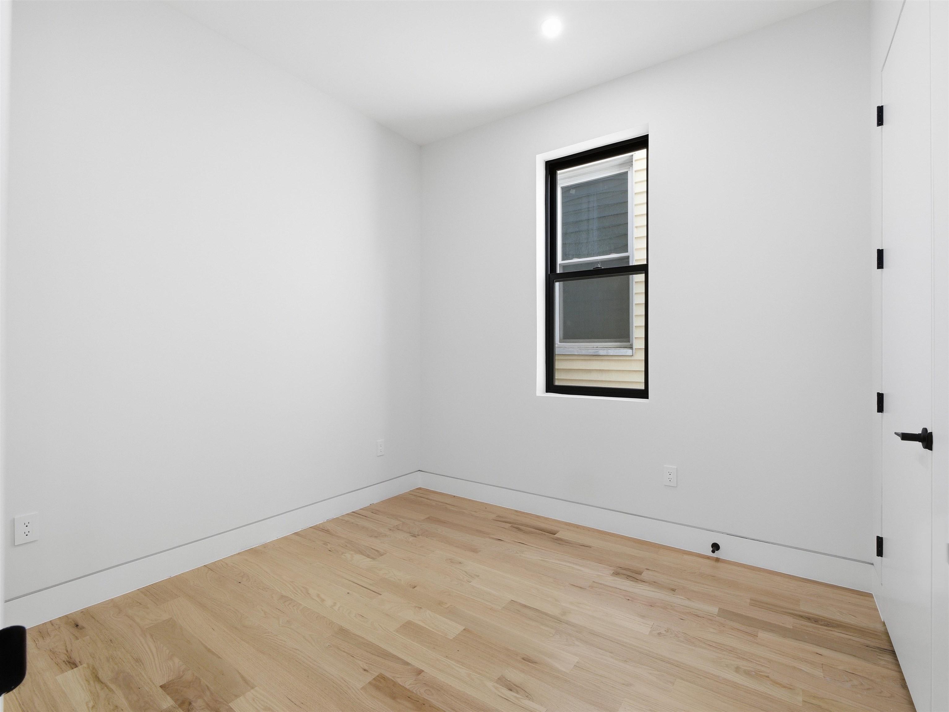 29 ARMSTRONG AVE Unit: 2L