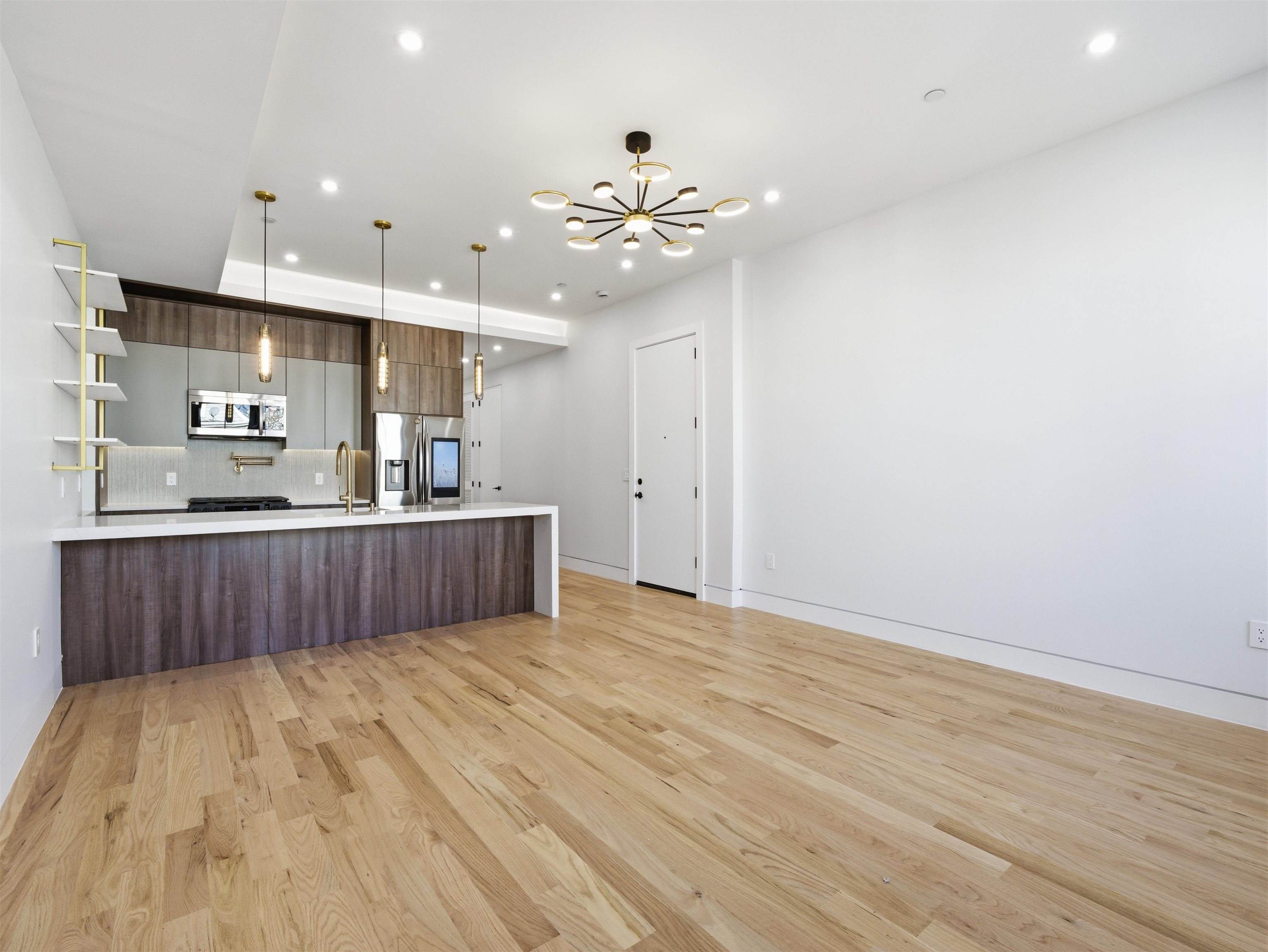 29 ARMSTRONG AVE Unit: 2L