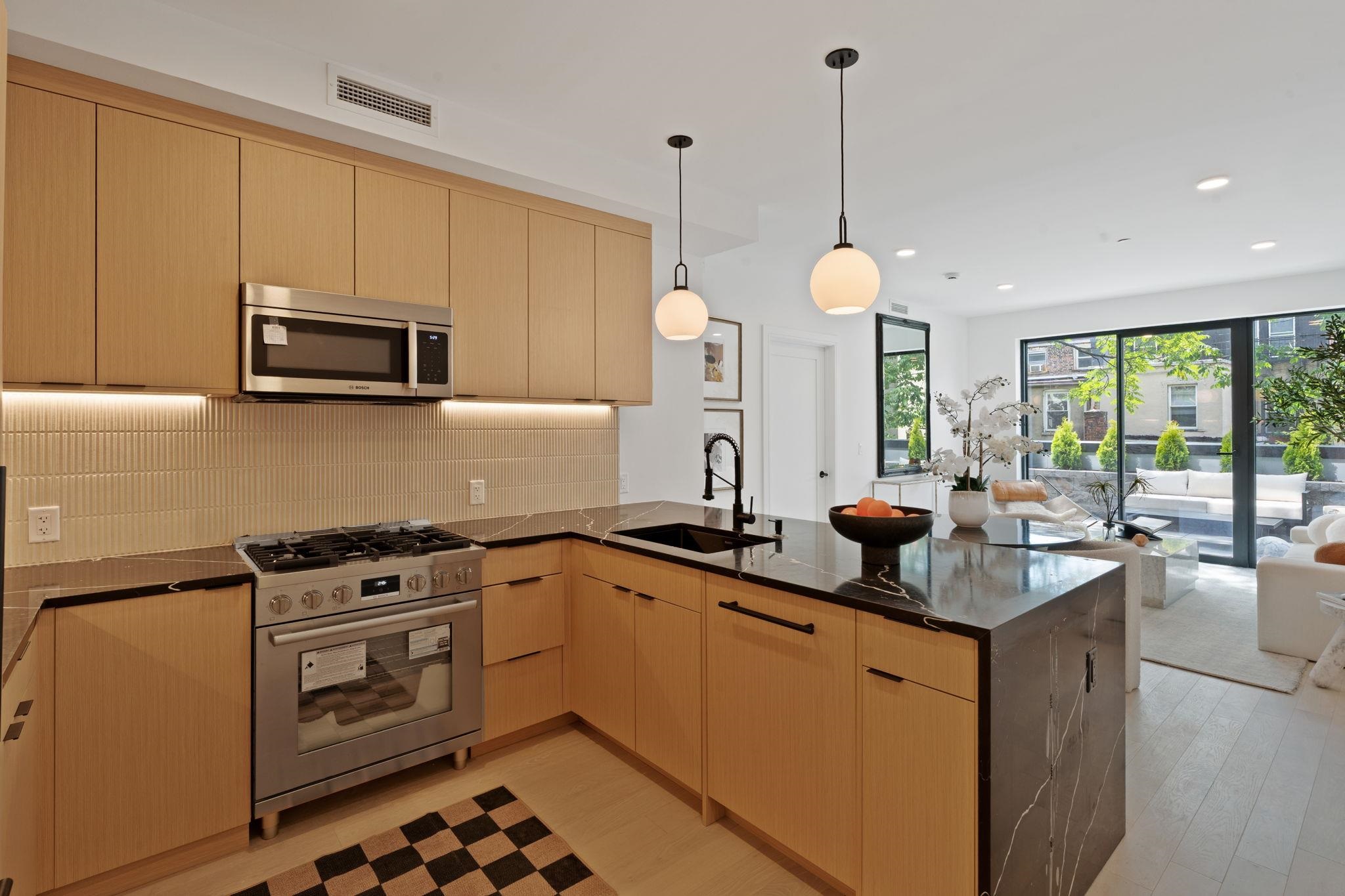 139 CHRISTOPHER COLUMBUS DR Unit: 307