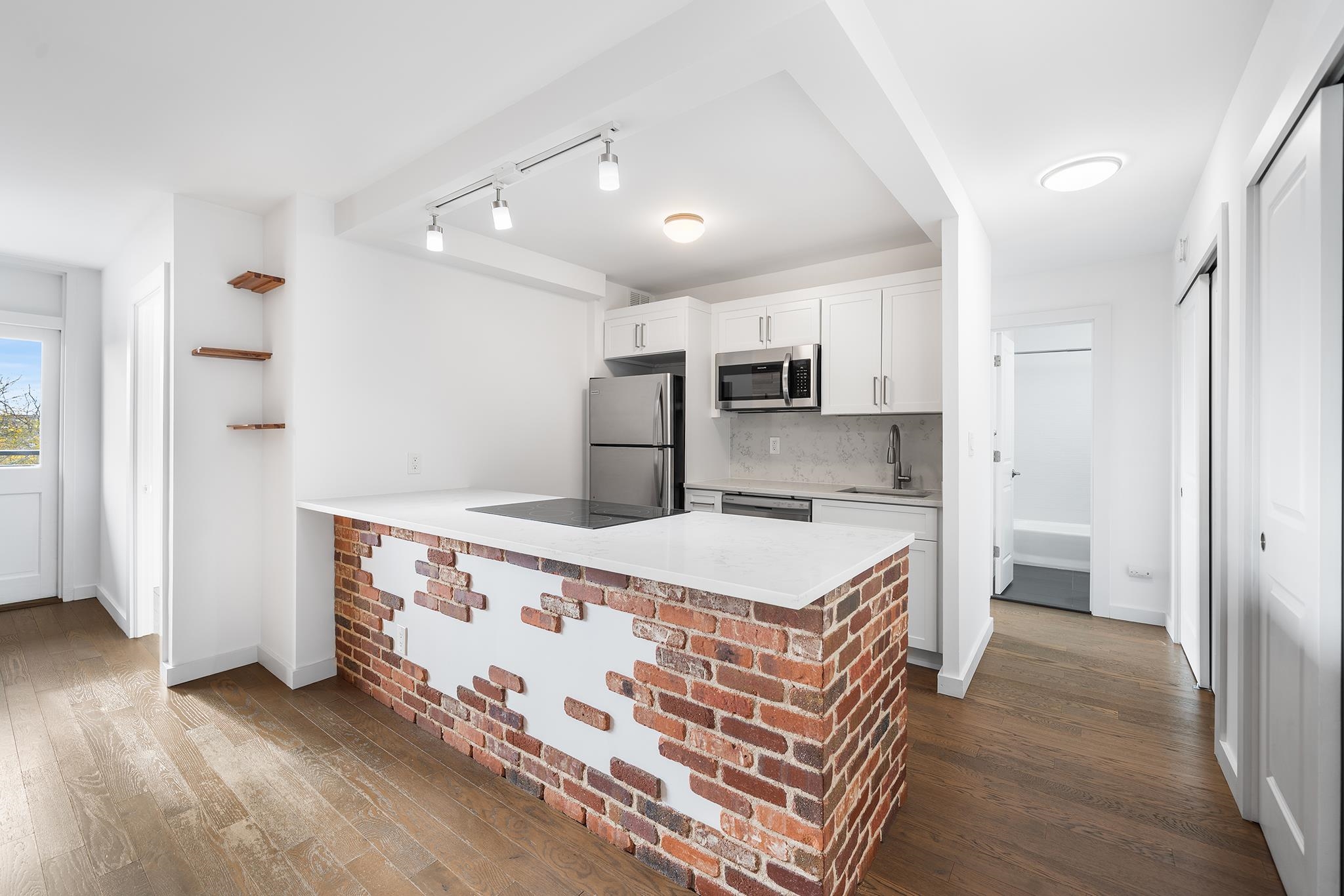 100 MANHATTAN AVE Unit: 416