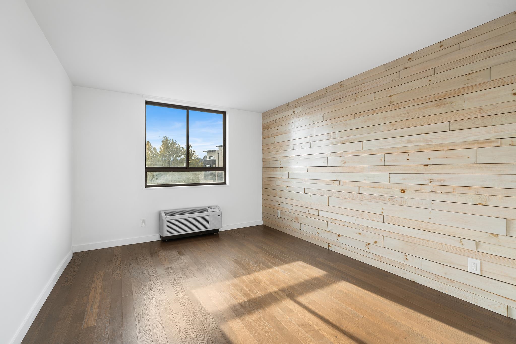 100 MANHATTAN AVE Unit: 416