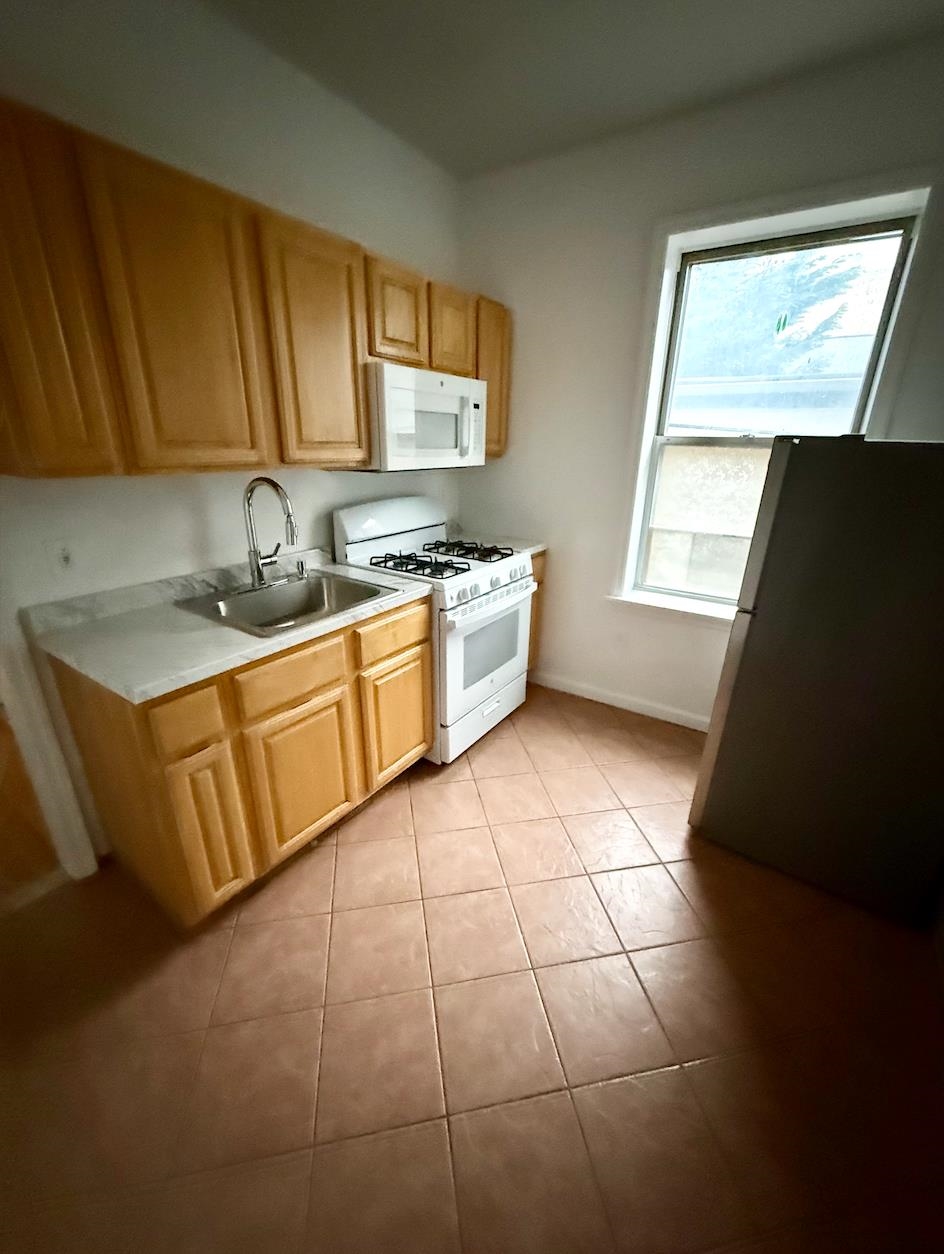 132 39TH ST Unit: A2