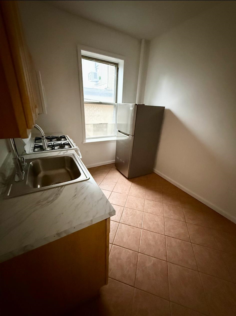 132 39TH ST Unit: A2