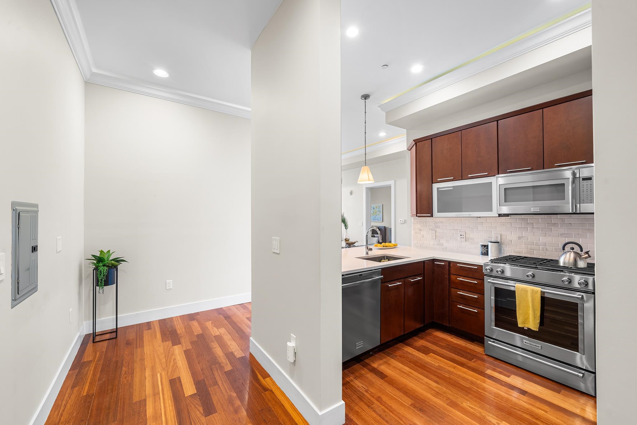 78 WAYNE ST Unit: 303