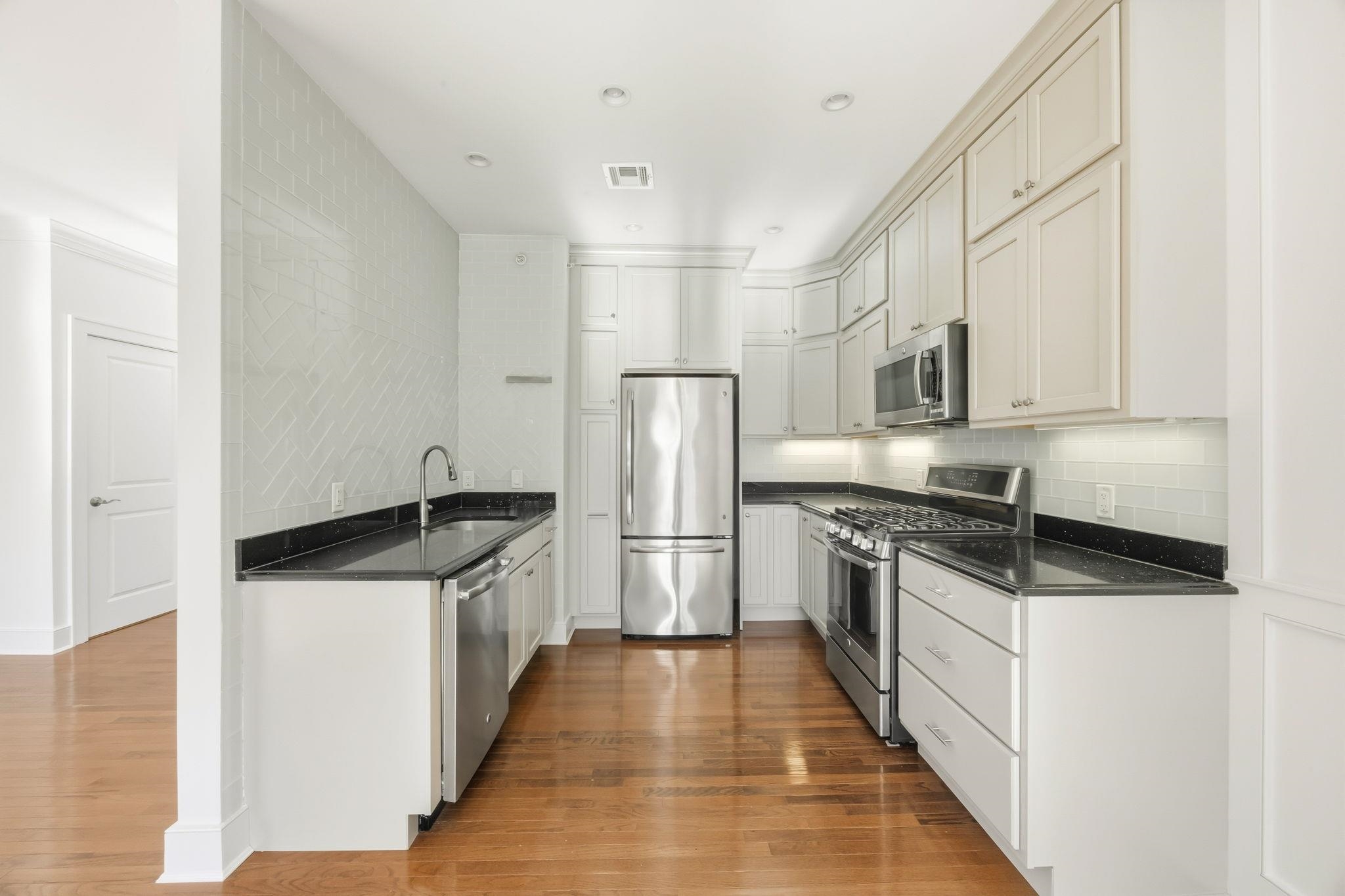 65 FLEET ST Unit: 403