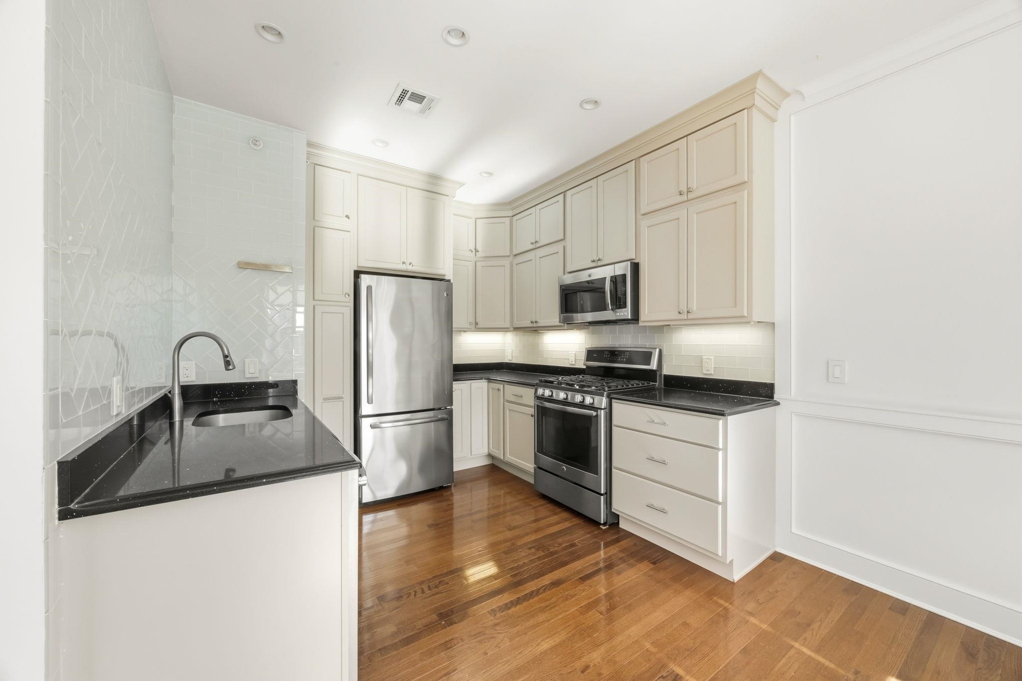 65 FLEET ST Unit: 403