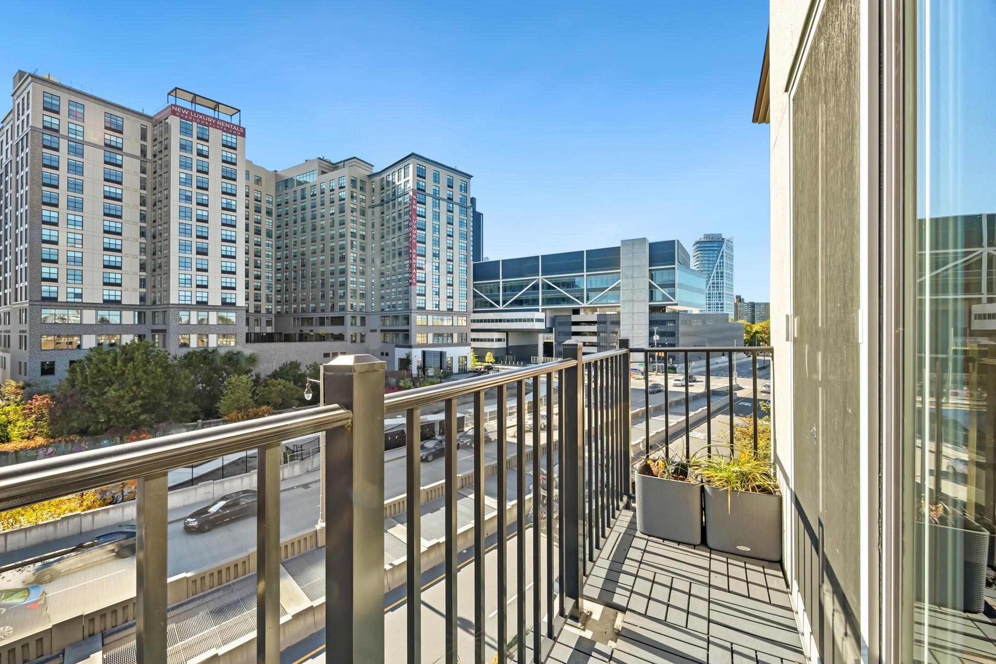 65 FLEET ST Unit: 403