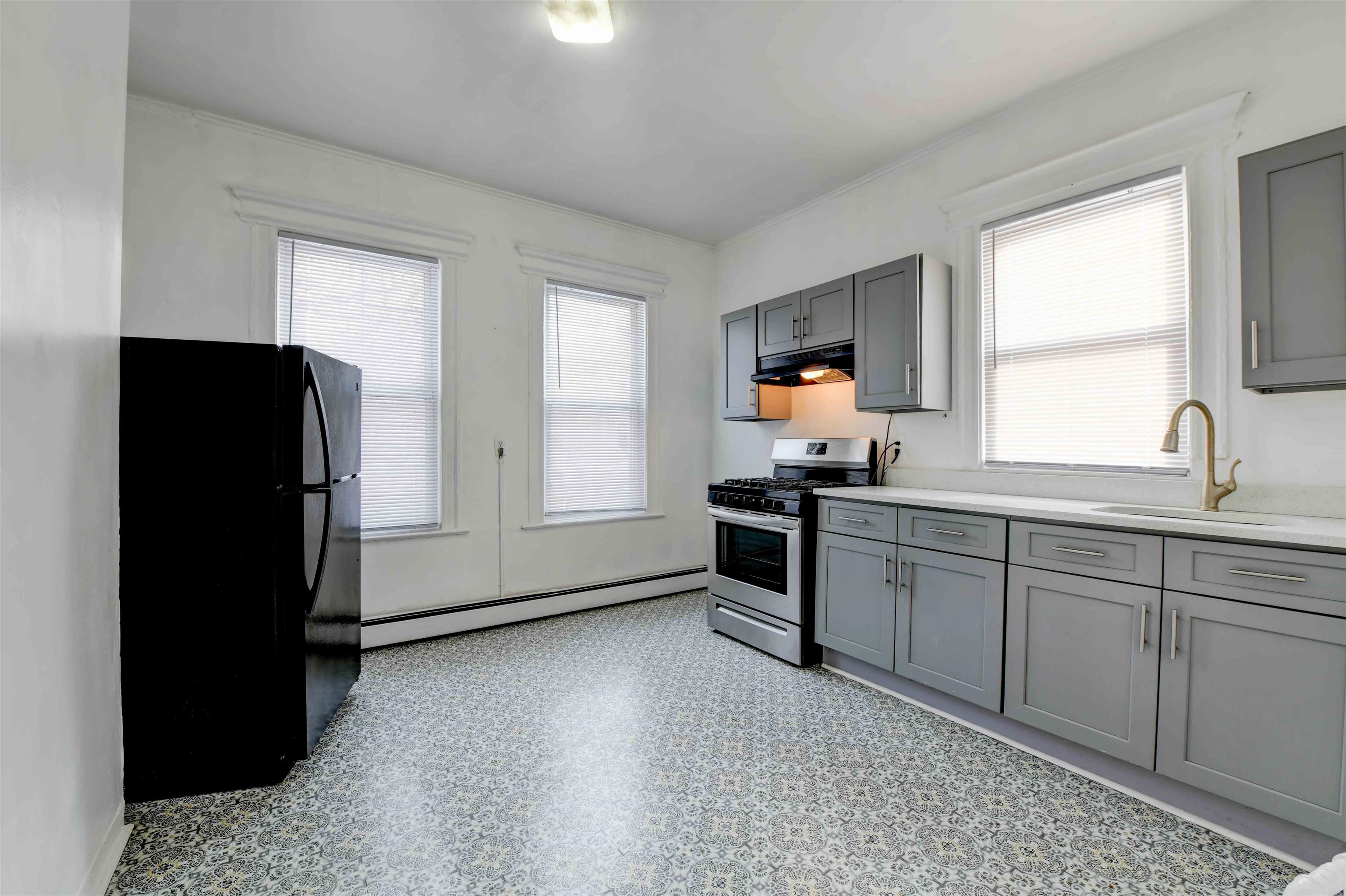 200 NUNDA AVE Unit: 1R
