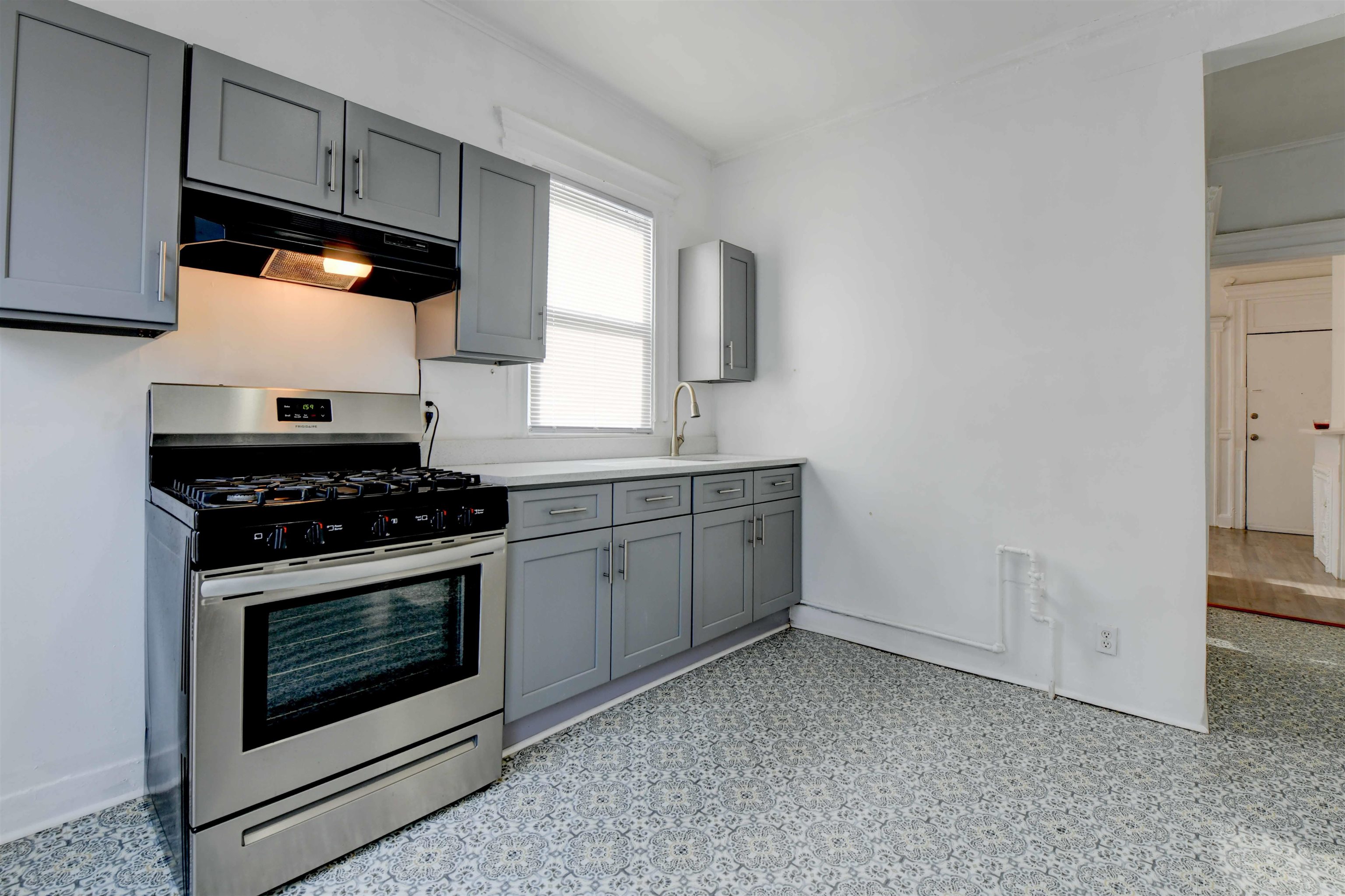 200 NUNDA AVE Unit: 1R