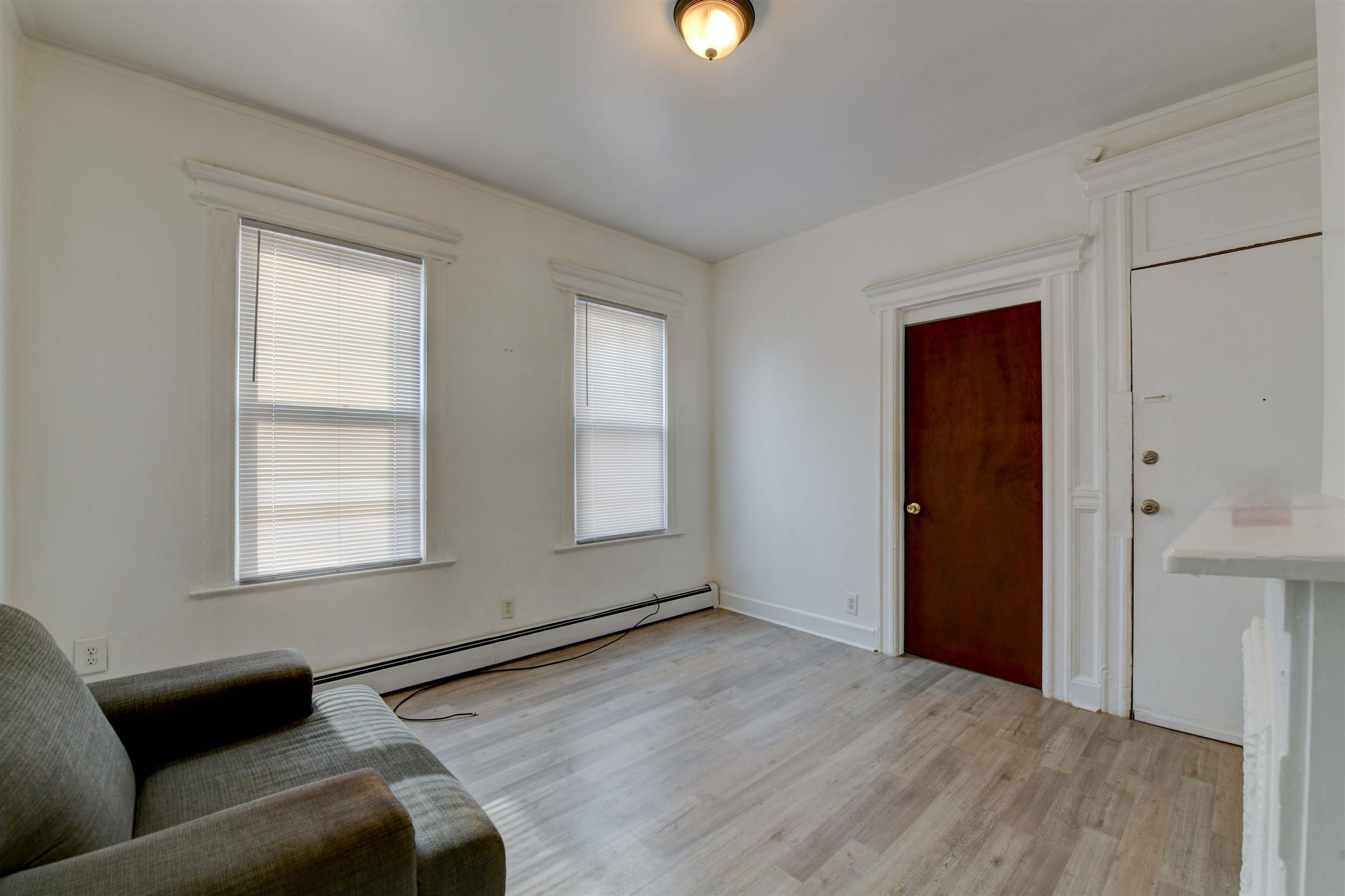 200 NUNDA AVE Unit: 1R