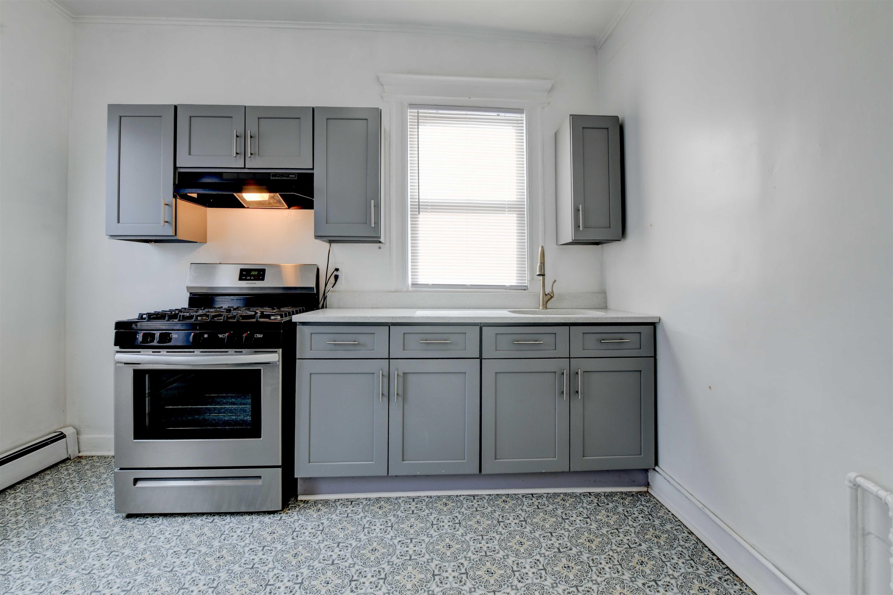 200 NUNDA AVE Unit: 1R