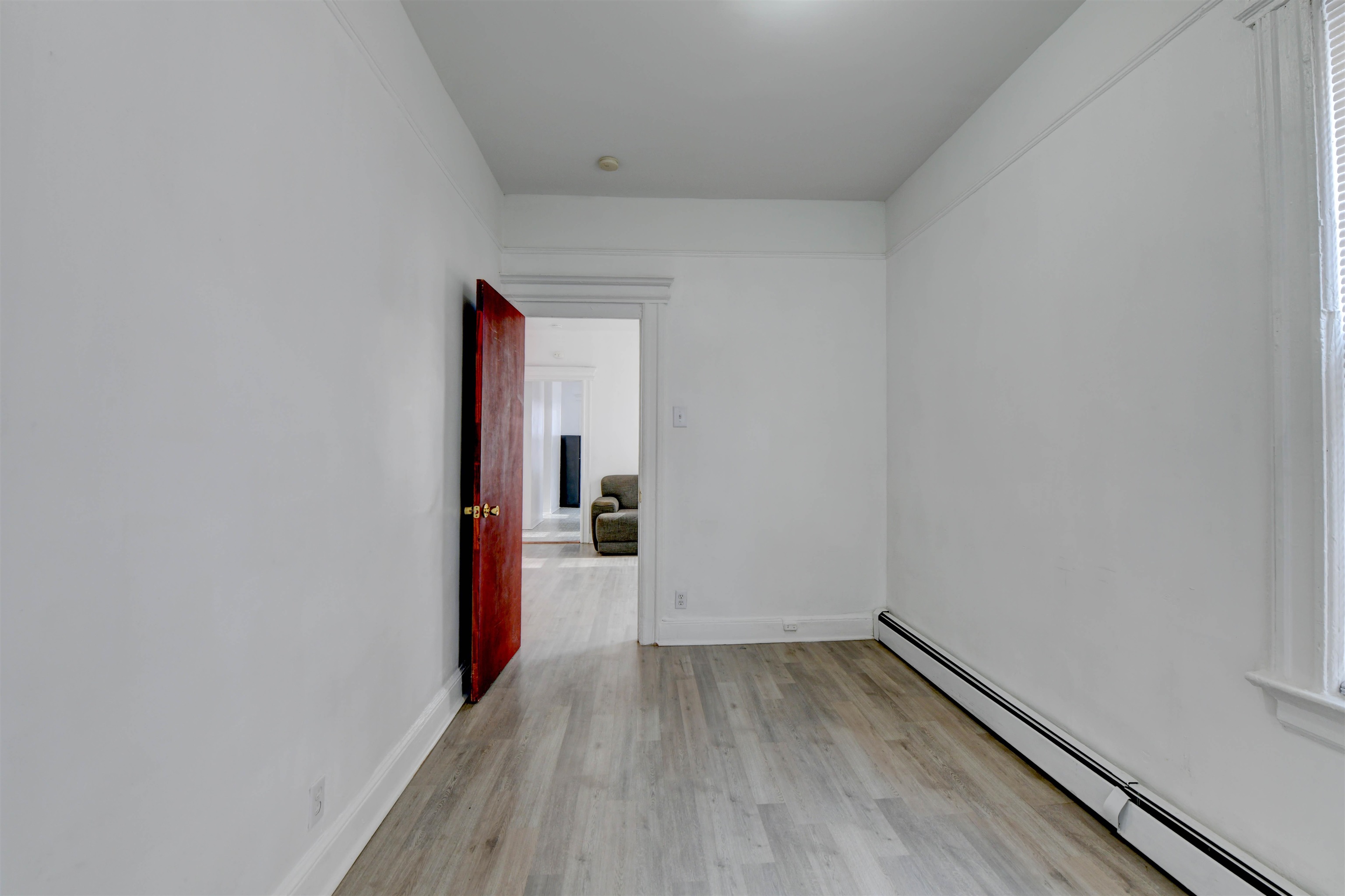 200 NUNDA AVE Unit: 1R