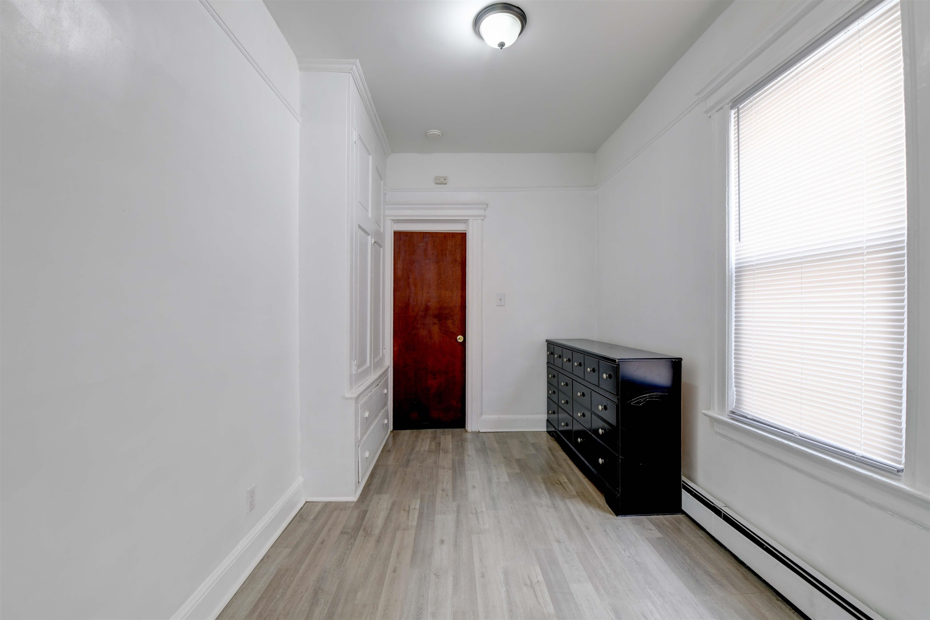 200 NUNDA AVE Unit: 1R