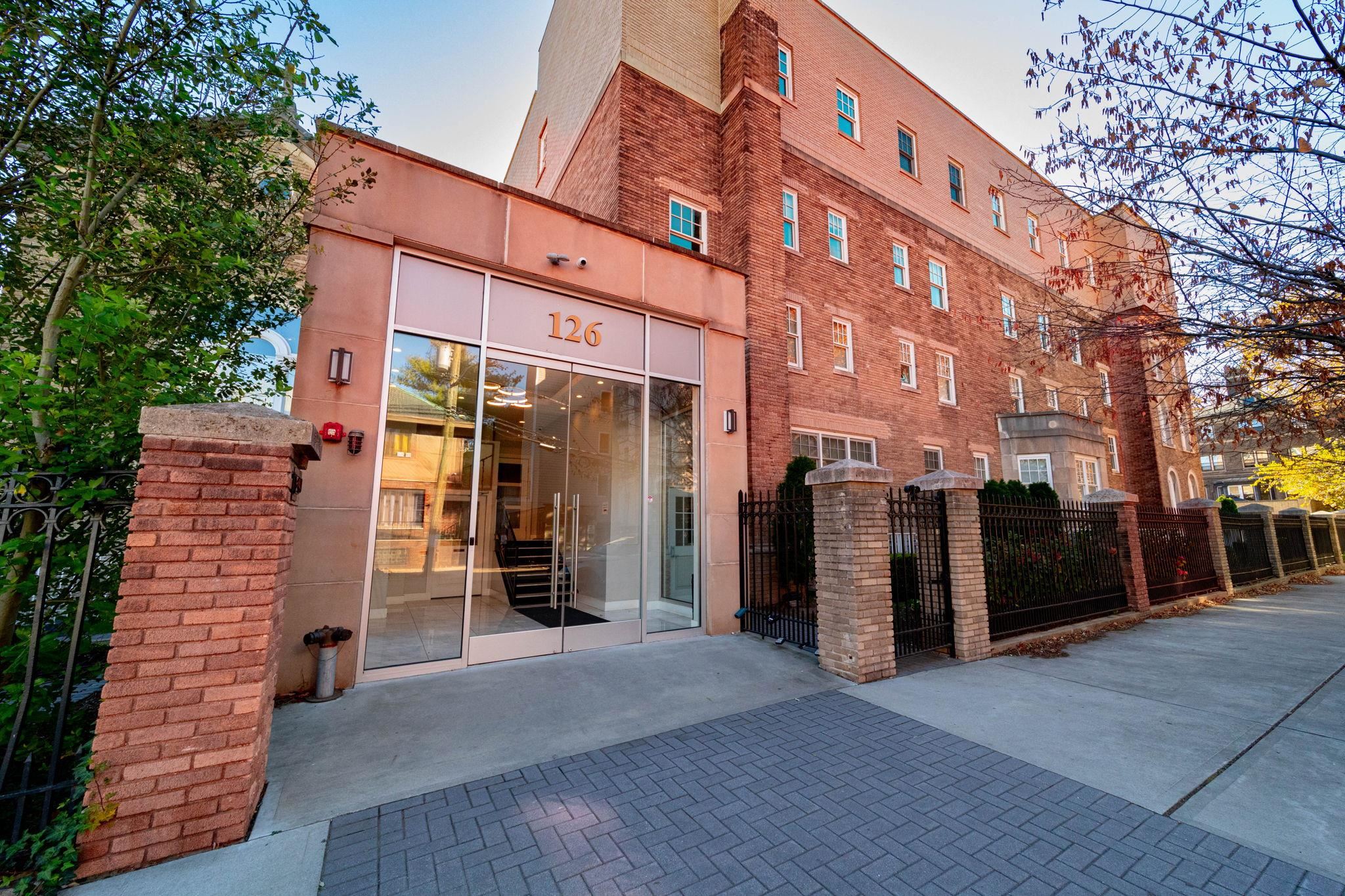 126 DELAWARE AVE Unit: 8