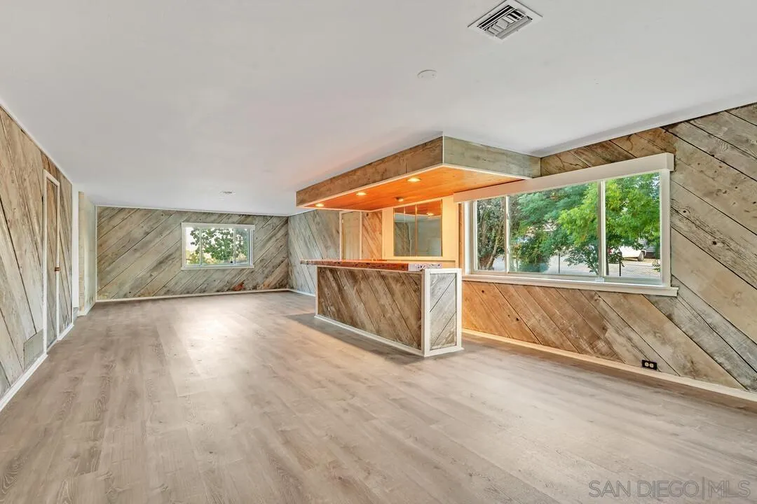 2876 Pioneer Way