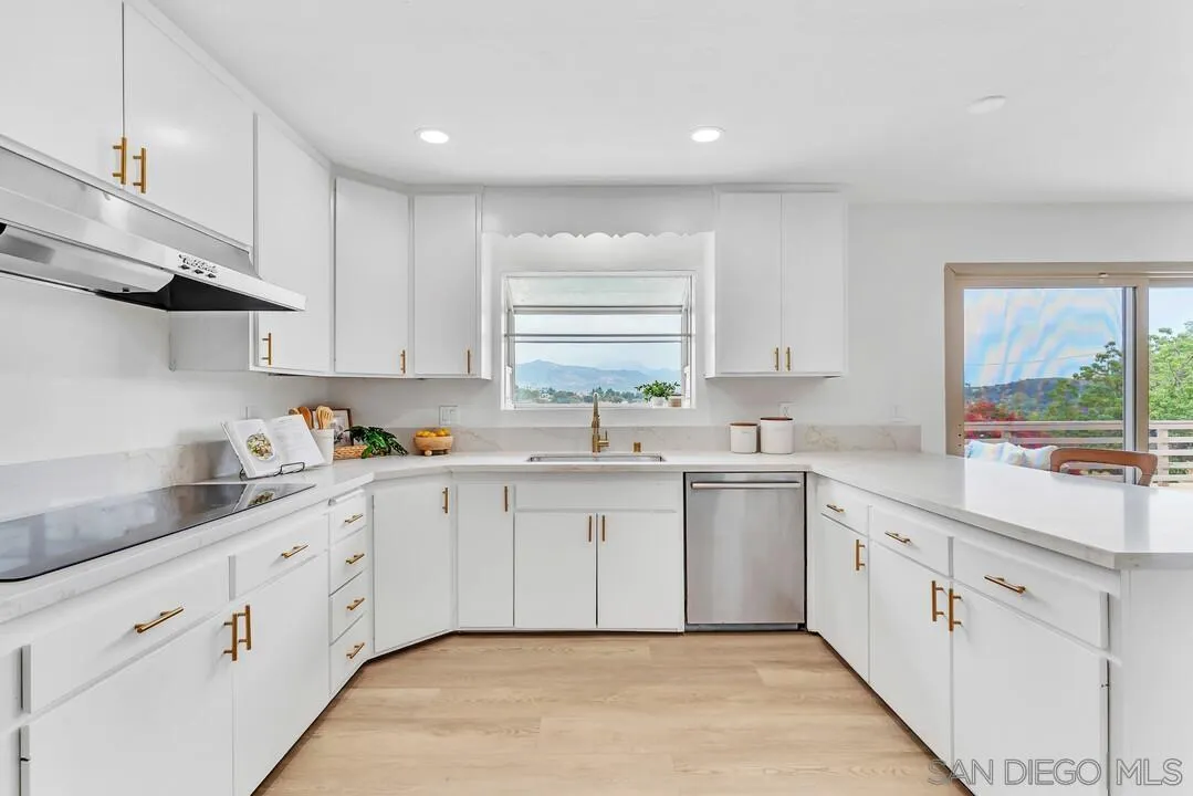 2876 Pioneer Way