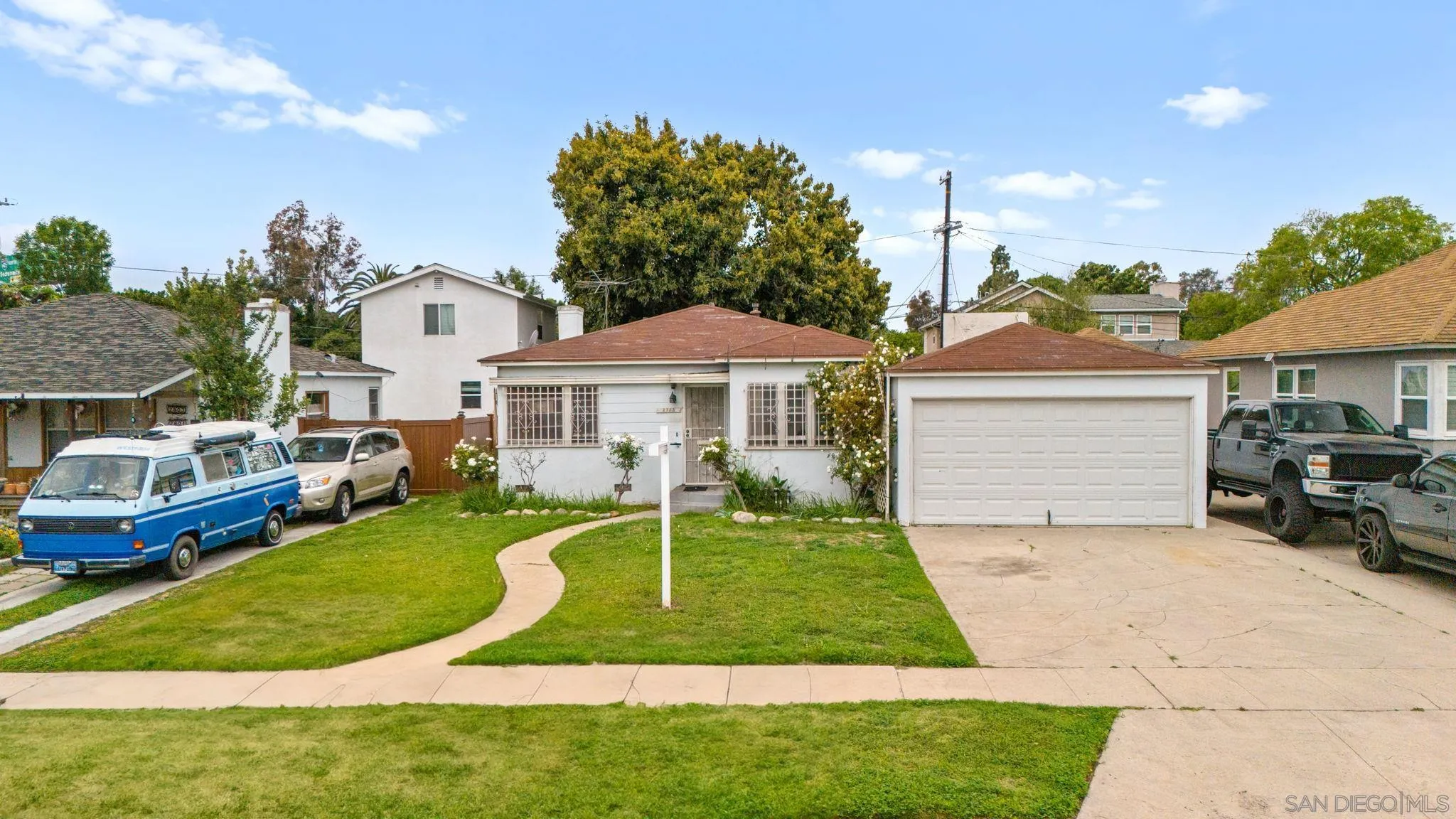 2755 Kelton