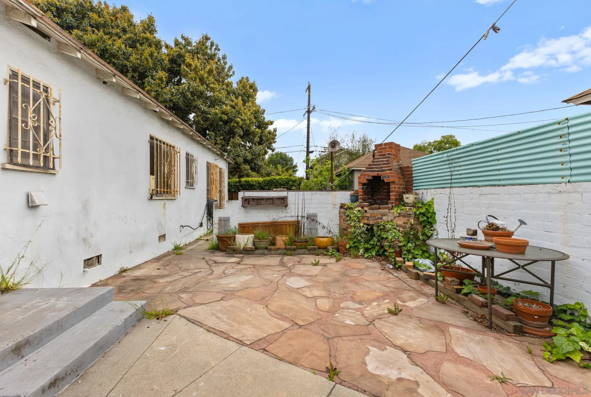 2755 Kelton