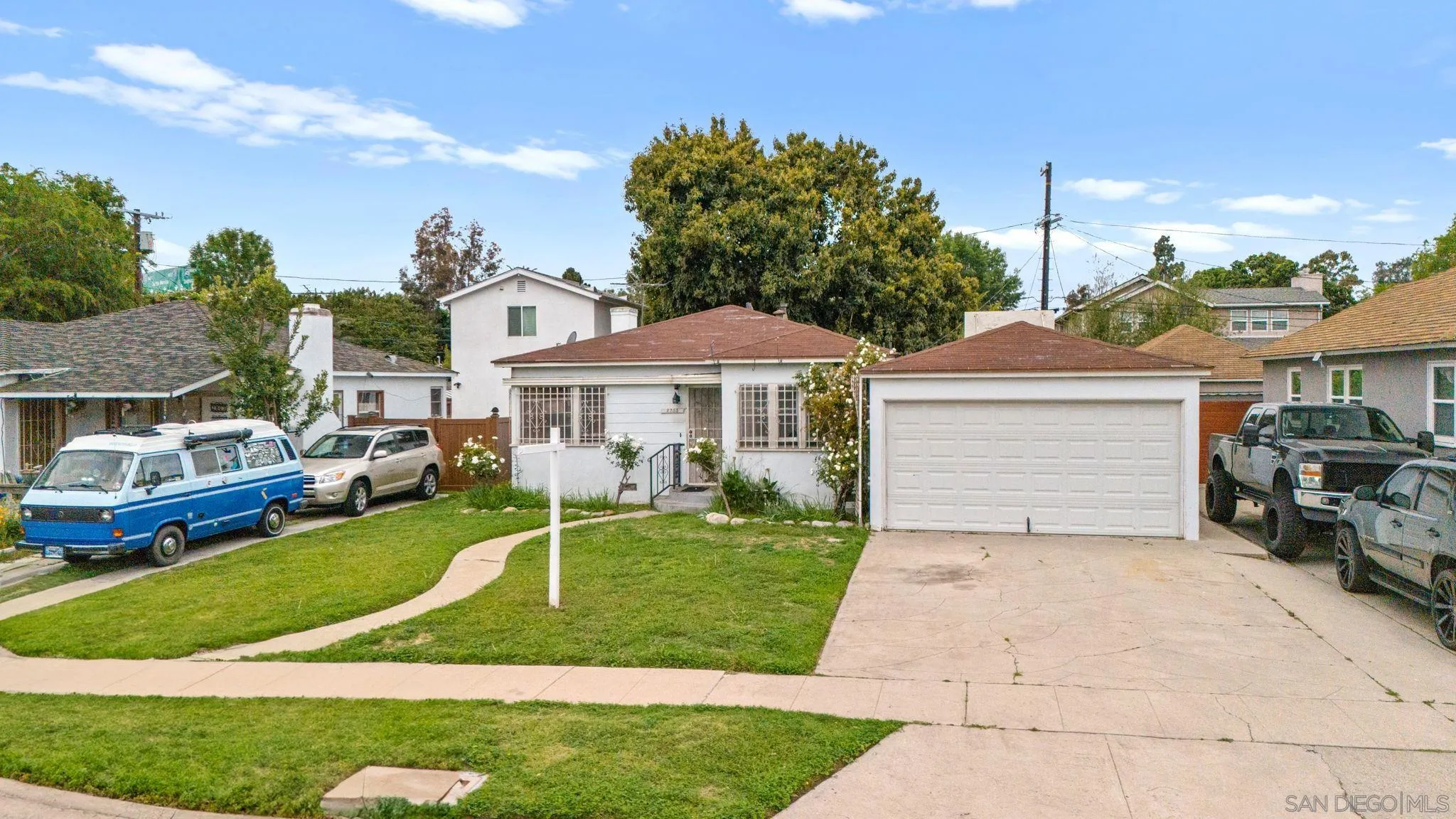 2755 Kelton