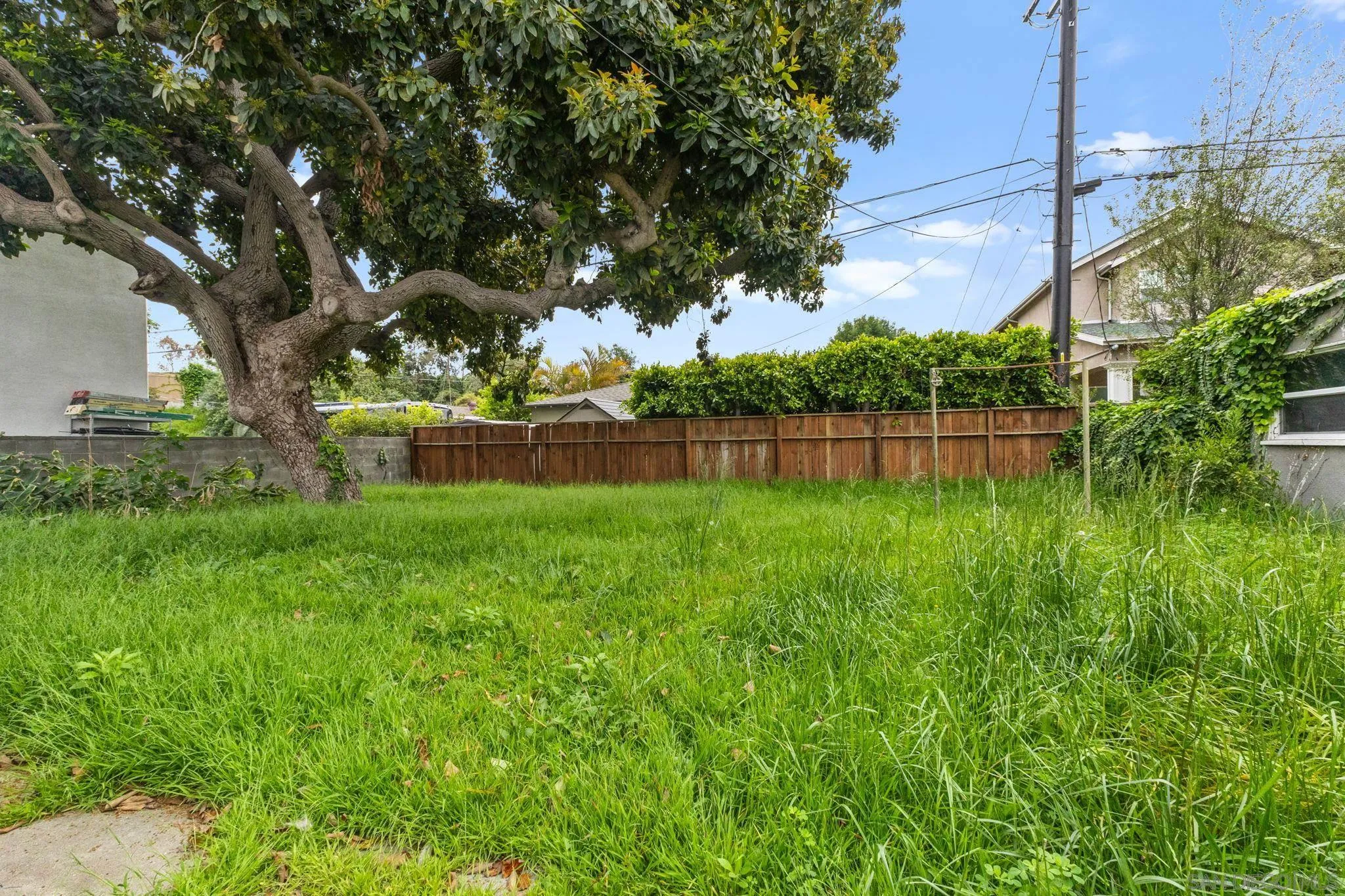 2755 Kelton