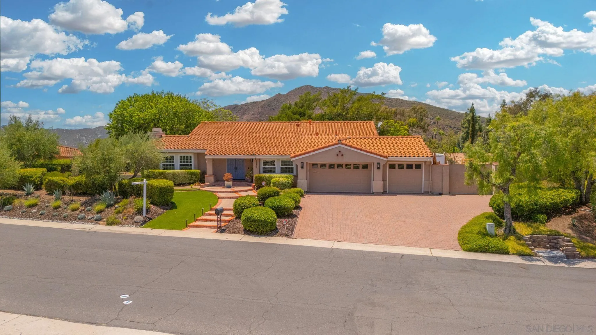 3445 Lomas Serenas Dr