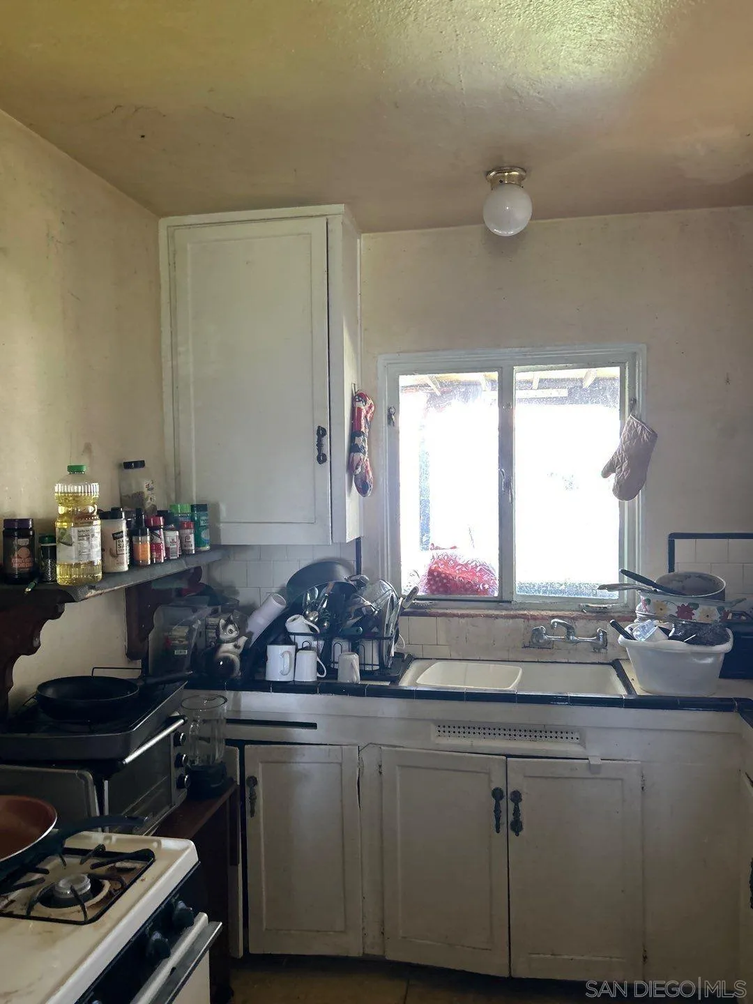 2112 Dryden Rd