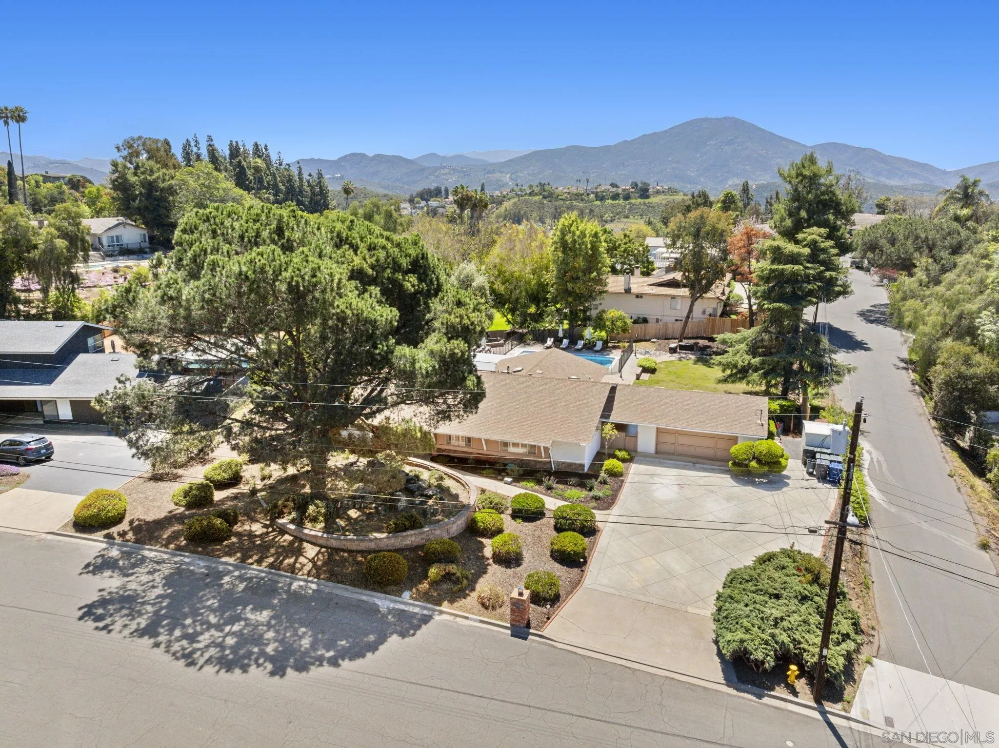 10933 Sunray Pl