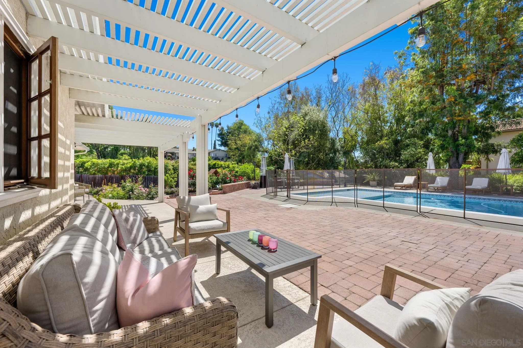 10933 Sunray Pl