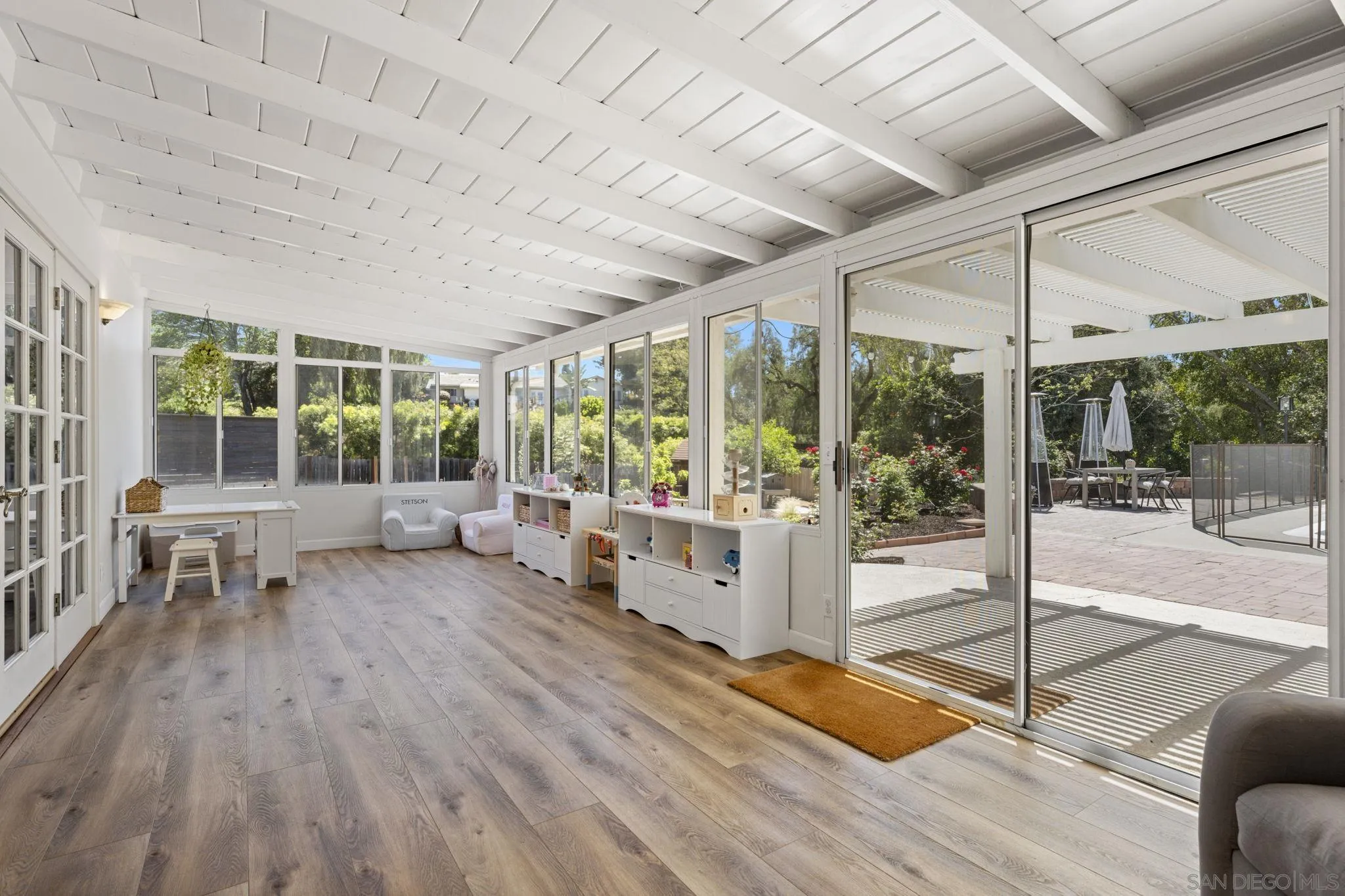 10933 Sunray Pl