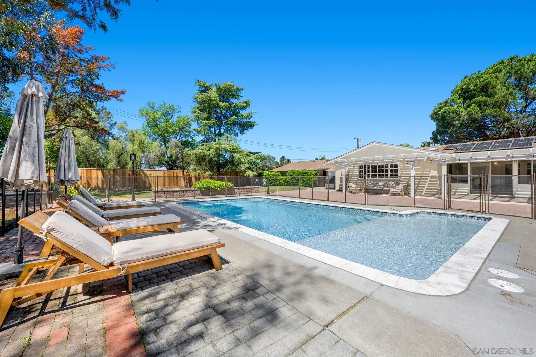 10933 Sunray Pl