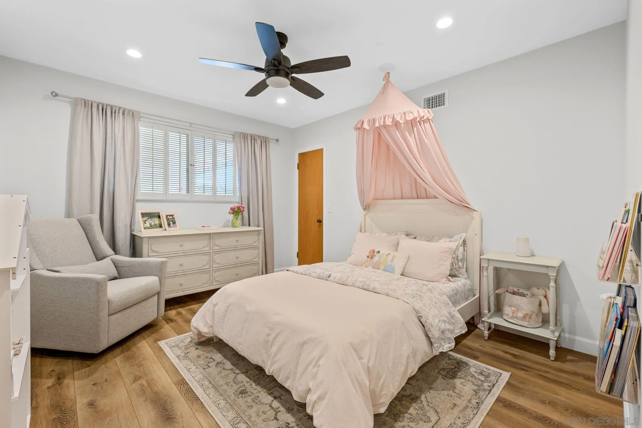 10933 Sunray Pl
