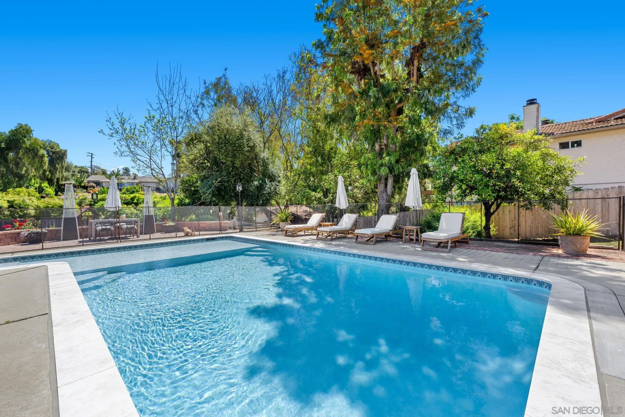 10933 Sunray Pl