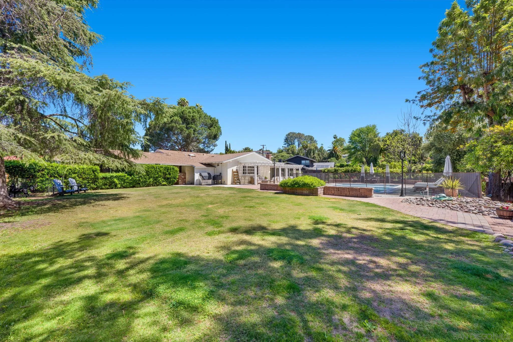 10933 Sunray Pl