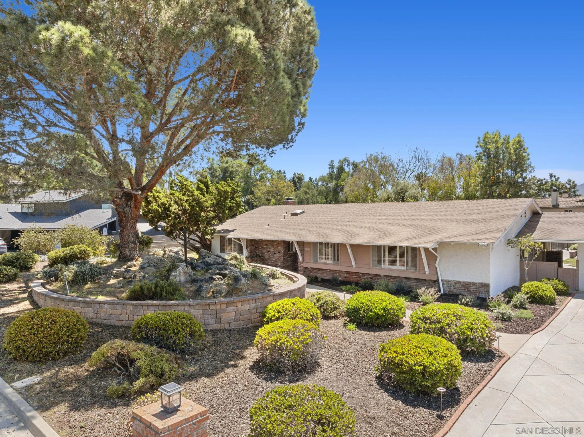 10933 Sunray Pl
